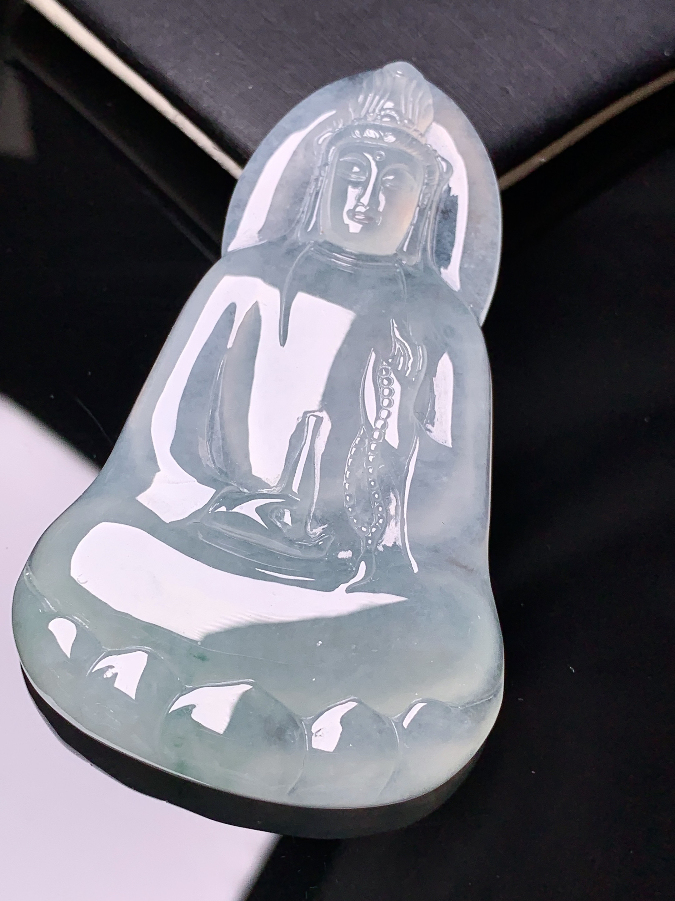 冰种观音菩萨吊坠 玉质细腻 色泽艳丽清新 水润亮眼 整体尺寸62*37.3*6.2a2