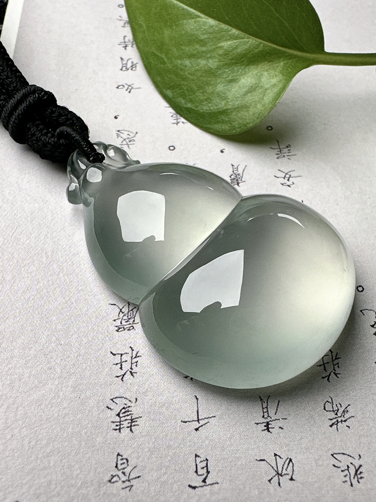 【玻璃种大葫芦吊坠】巨无霸尺寸，质地细腻清爽，荧光感强烈，荧光感强烈，收藏品质