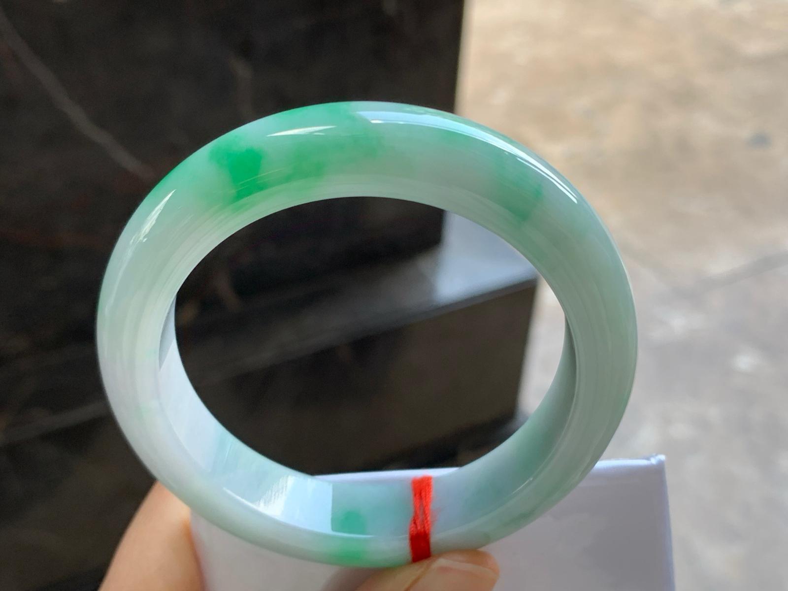 55.5-12.8-9.2

带色手镯^_^细腻