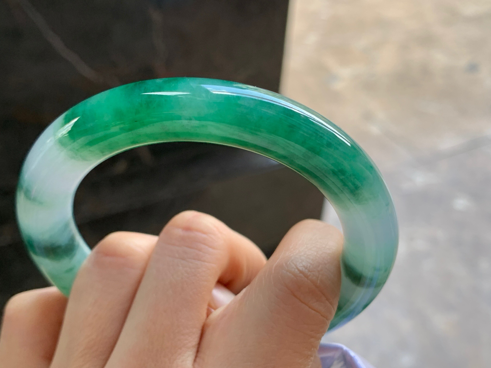 59-11.3

绿色圆条手镯^_^颜色鲜艳