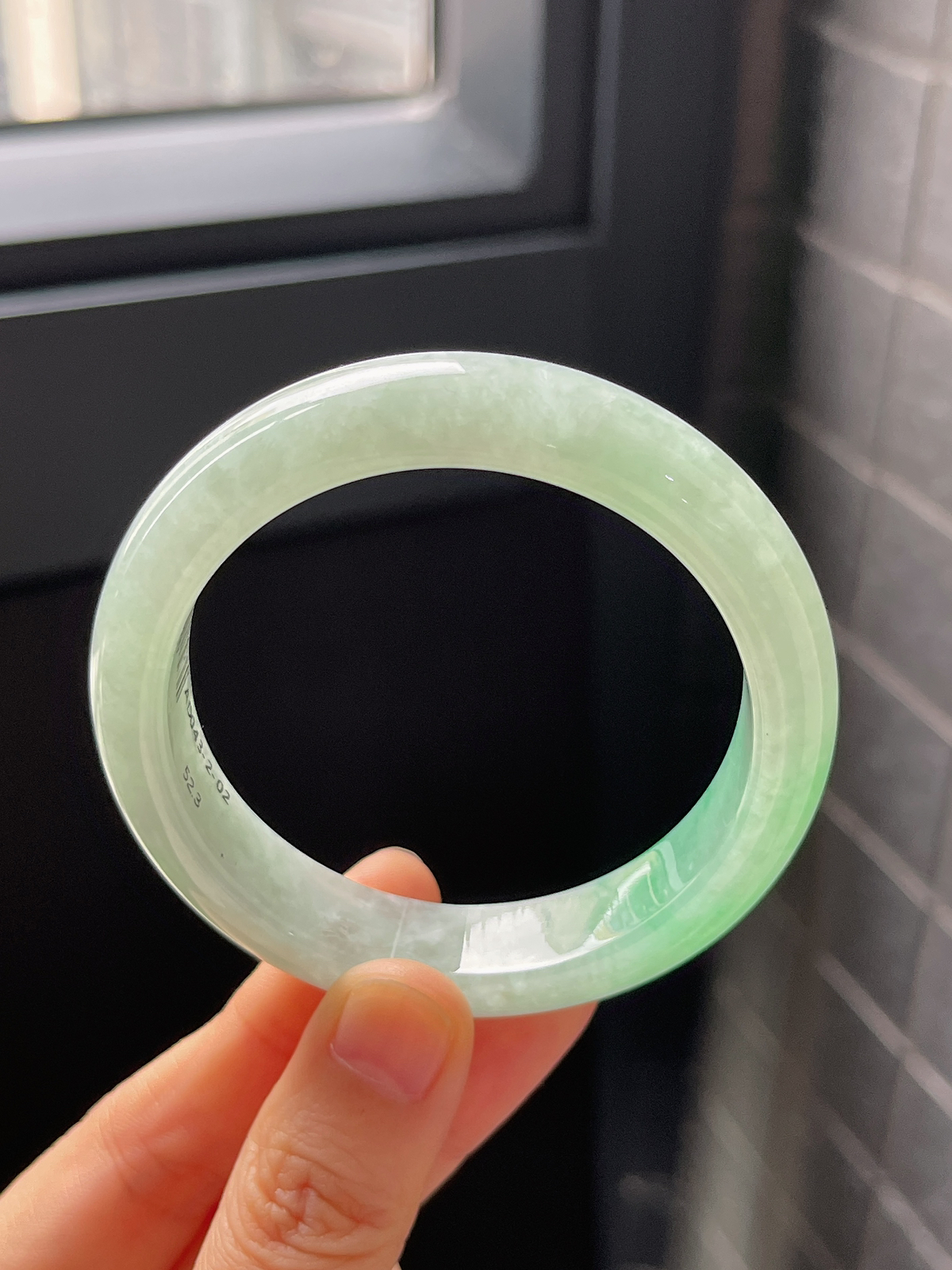 正圈52.3圈口，翡翠糯化种飘绿手镯