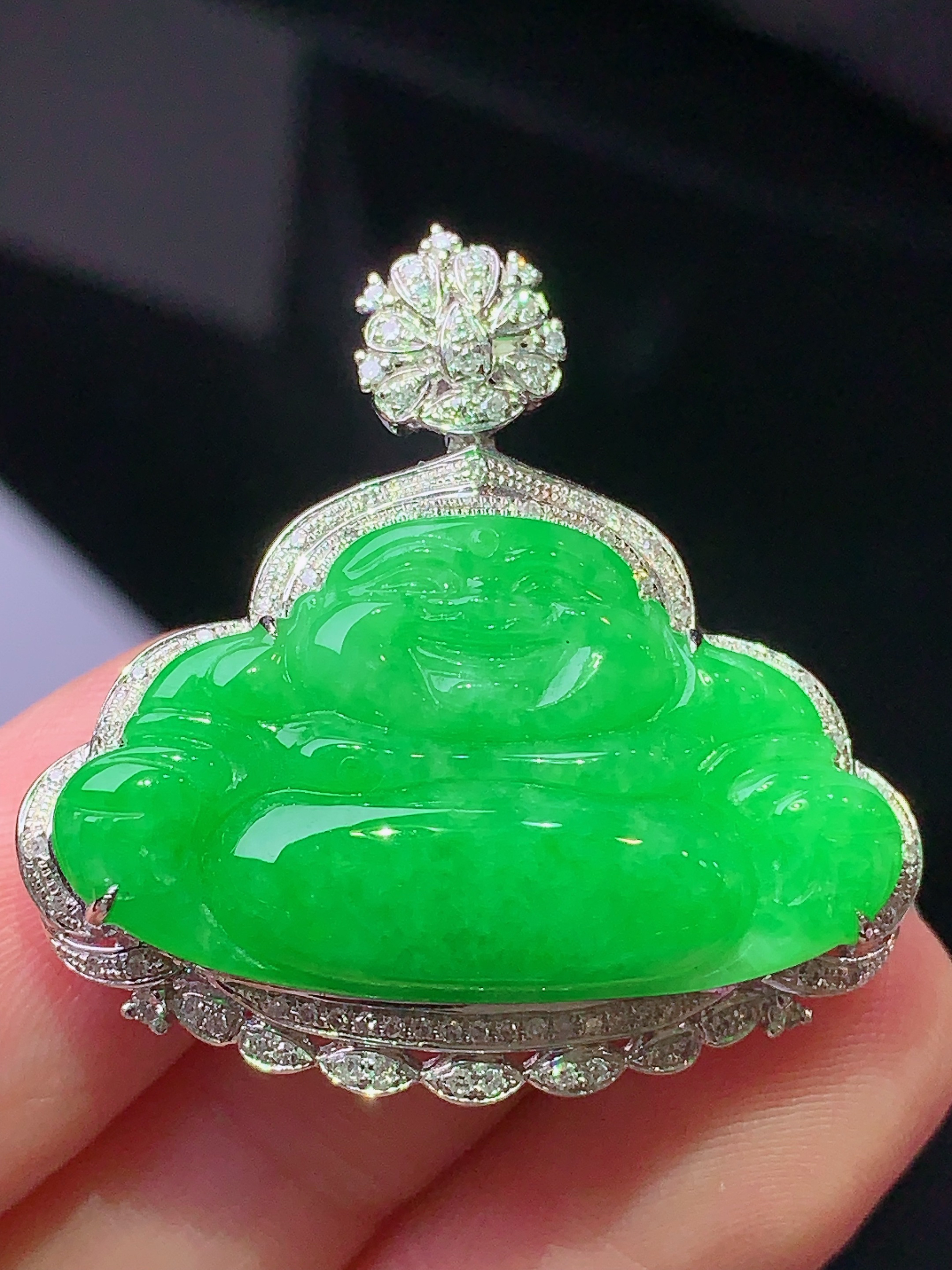 18k金钻镶嵌翠绿佛公吊坠 玉质细腻 色泽艳丽清新 水润亮眼 整体尺寸31.8*32*10m2