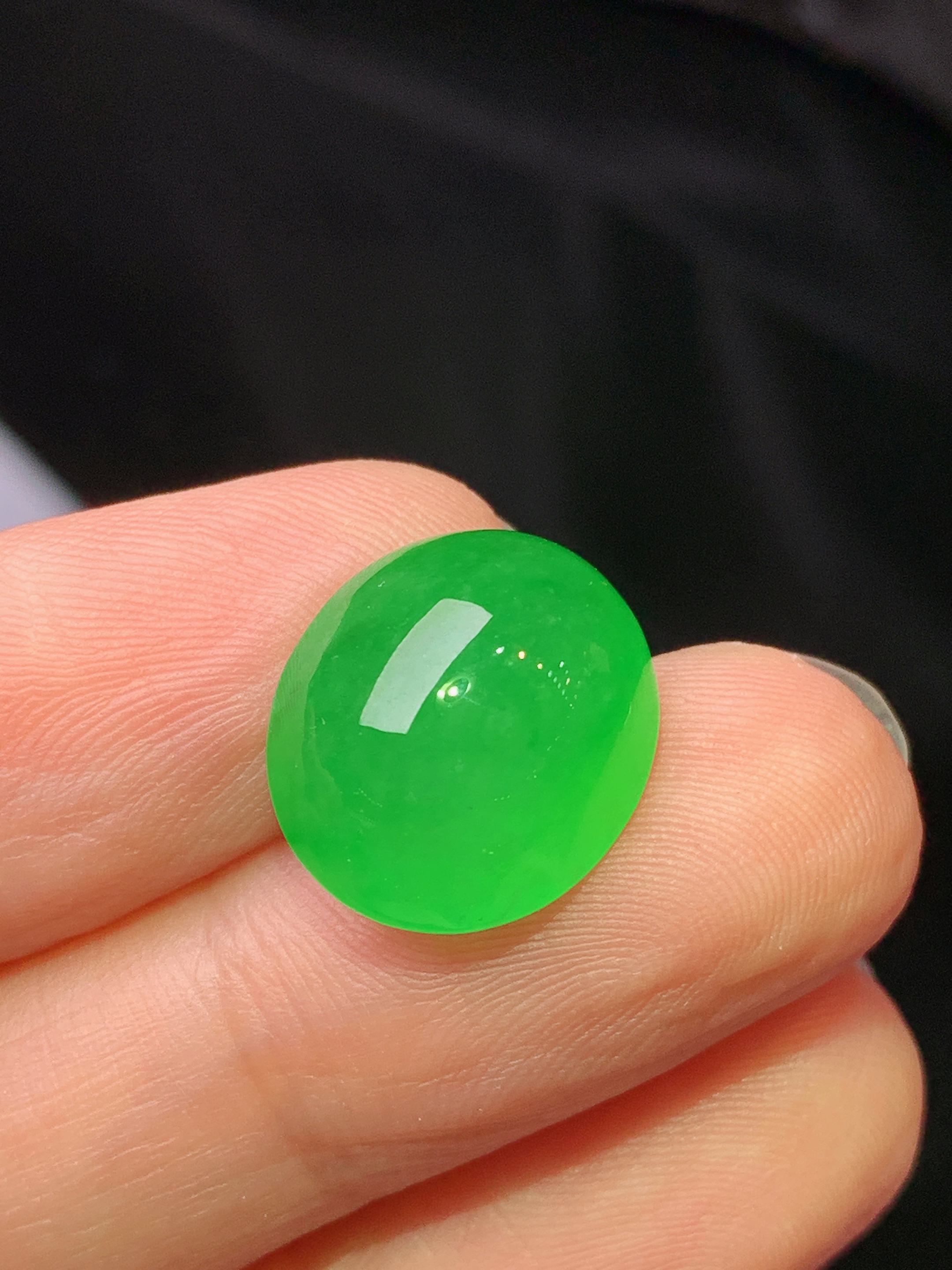 镶嵌款 翠绿蛋面吊坠 玉质细腻 色泽艳丽清新 水润亮眼 整体尺寸14.8*12.8*8m2