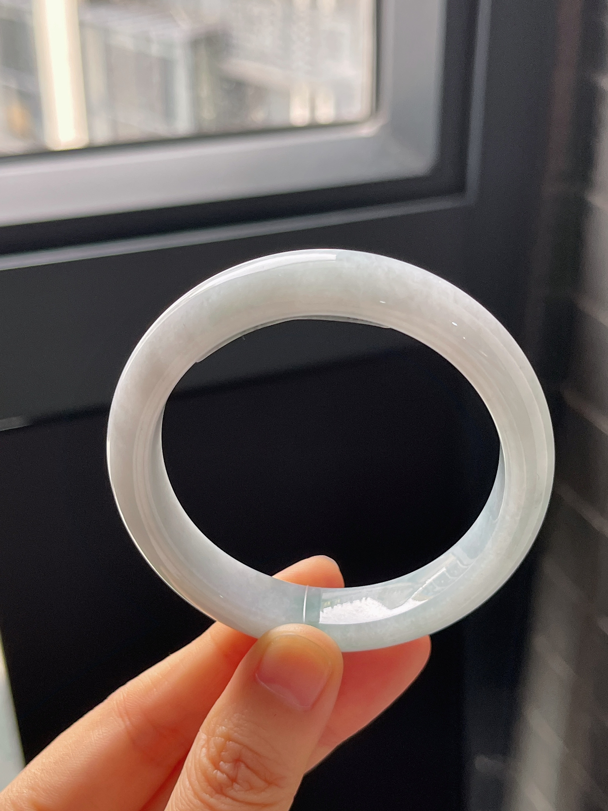 正圈52.2圈口，翡翠糯化种浅绿色手镯