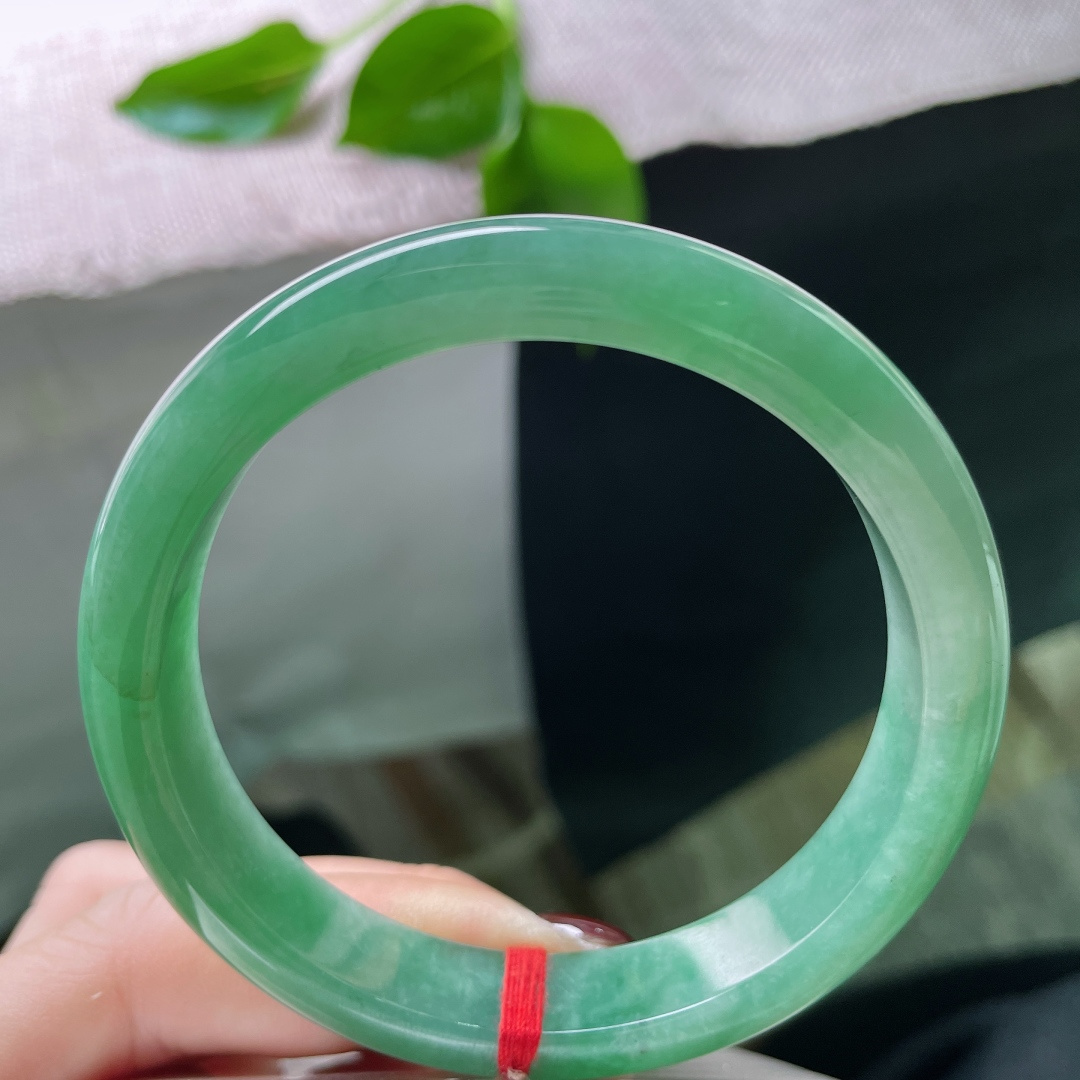 57.5/11.5/7.4，绿底正圈，颜色均匀分布，瑰姿艳逸，佩戴沉稳不失大气，色纹，乌鸡，ss50