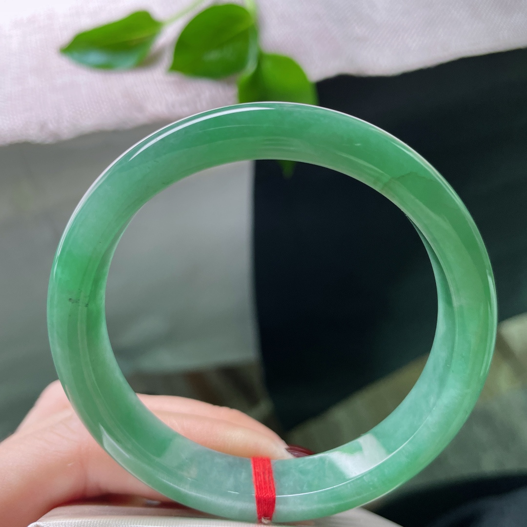 57.5/11.5/7.4，绿底正圈，颜色均匀分布，瑰姿艳逸，佩戴沉稳不失大气，色纹，乌鸡，ss50141a