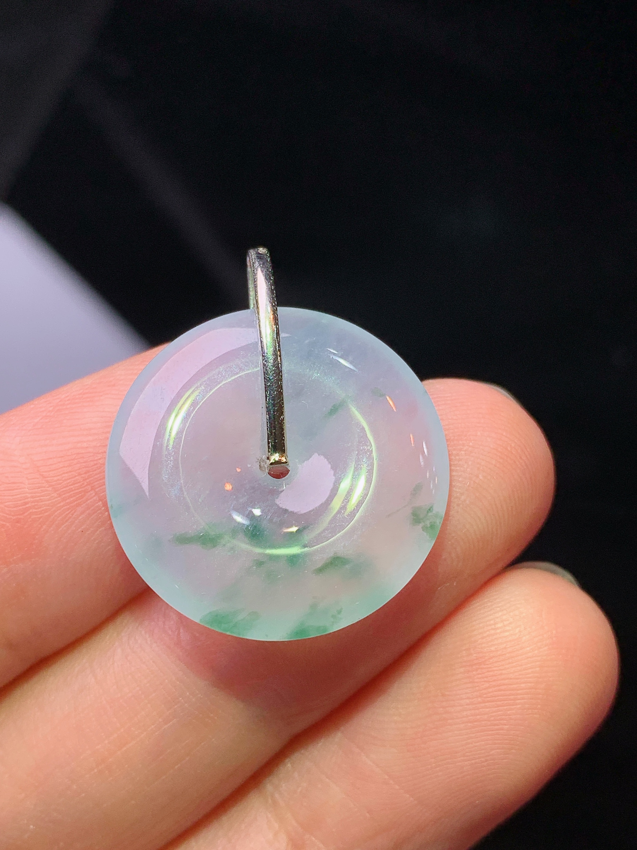 18k金钻镶嵌飘绿平安扣吊坠 玉质细腻 色泽艳丽清新 水润亮眼 整体尺寸23.8*20*3.8*2x