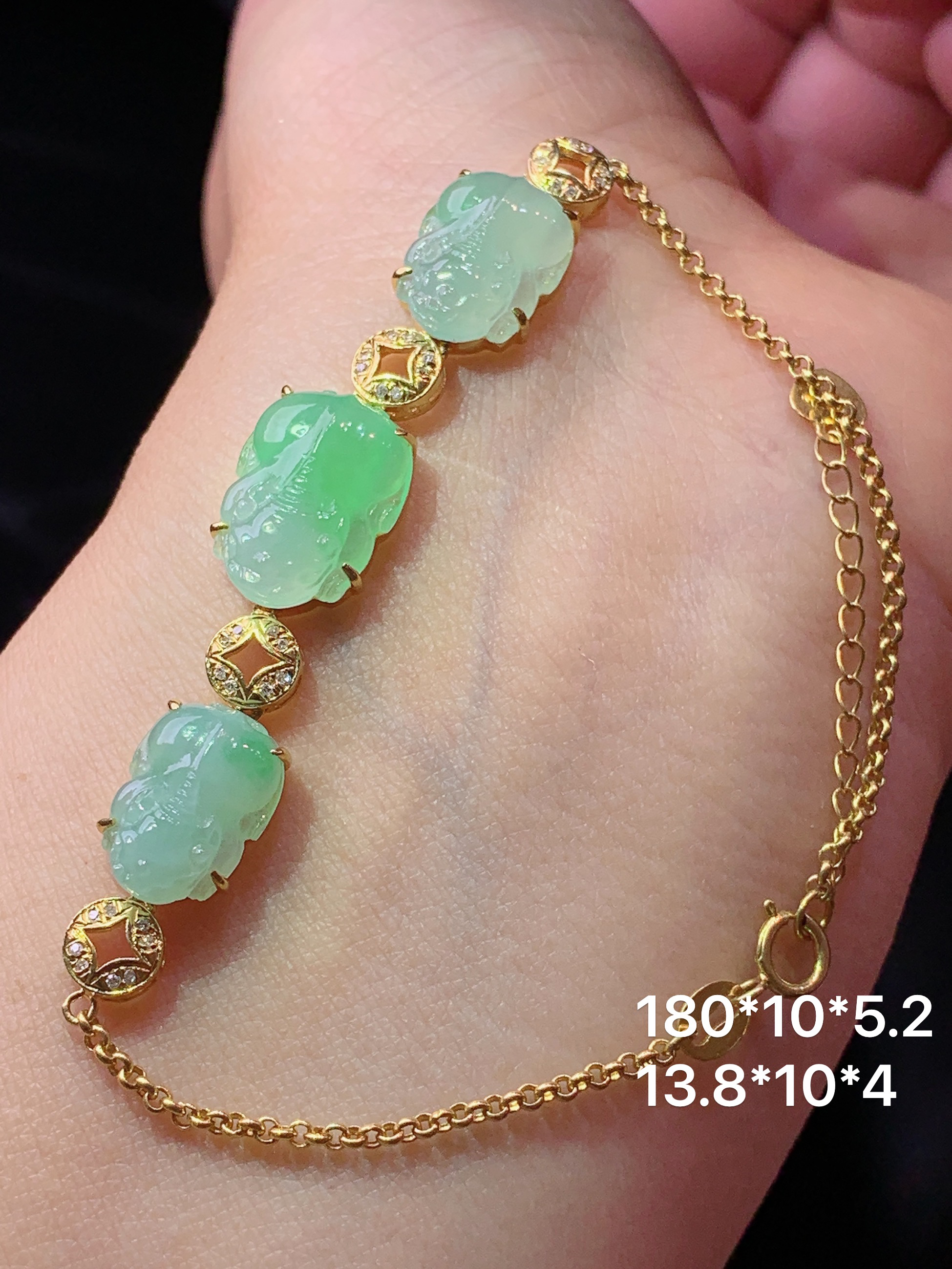 18k金钻镶嵌飘绿貔貅手链 玉质细腻 色泽艳丽清新 水润亮眼 整体尺寸180*10*5.2f3