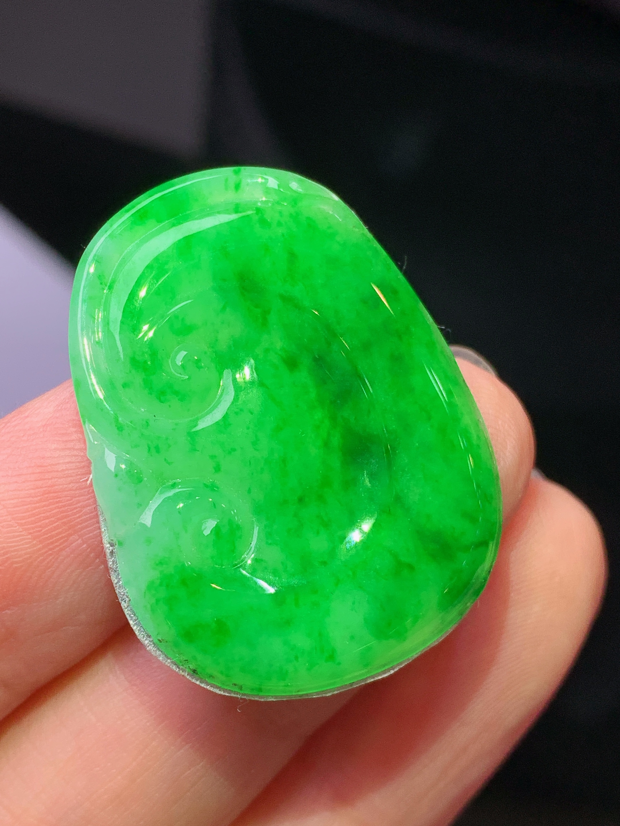 镶嵌款 翠绿如意吊坠 玉质细腻 色泽艳丽清新 水润亮眼 整体尺寸30.5*23*2.3m2