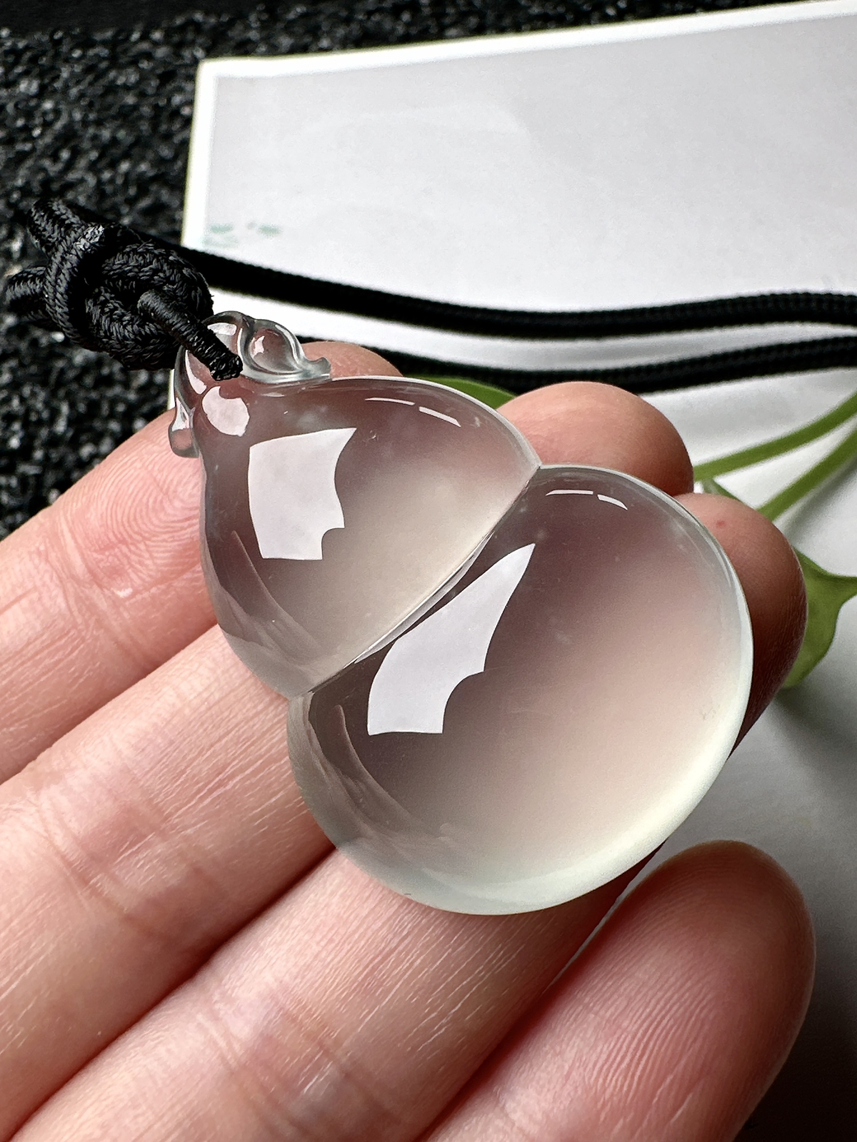 【玻璃种大葫芦吊坠】巨无霸尺寸，质地细腻清爽，荧光感强烈，荧光感强烈，收藏品质