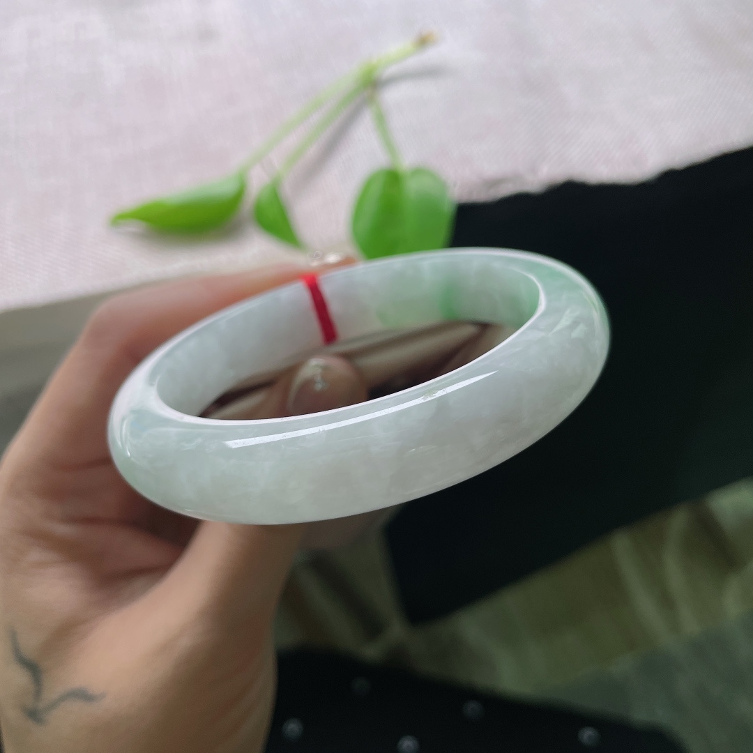 56.8/11.8/7.9，白底青正圈，水头好，种老，翠绿依然，青白分明，晶体纹，ss48426a