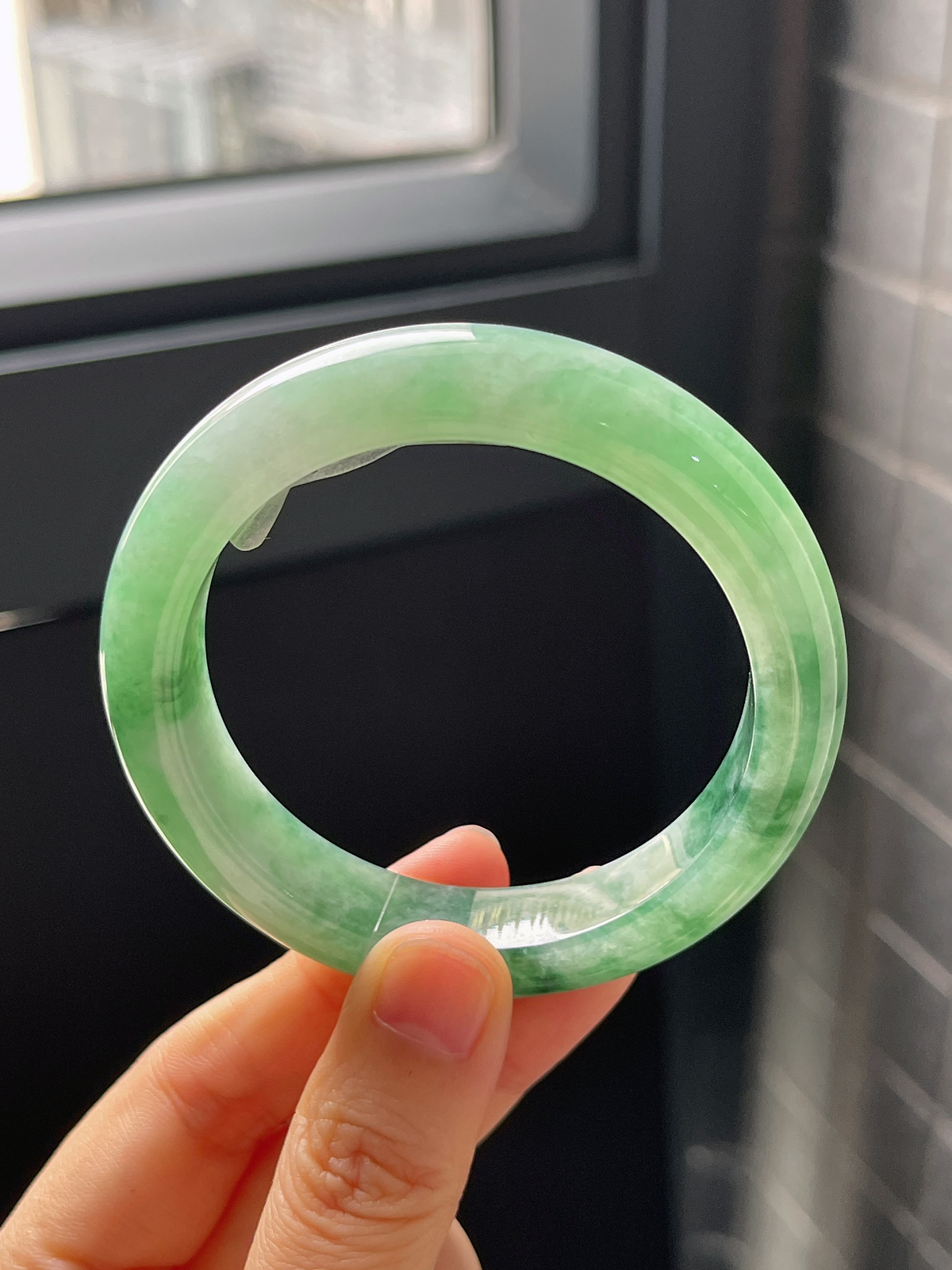 正圈52.7圈口，翡翠糯化种飘绿手镯