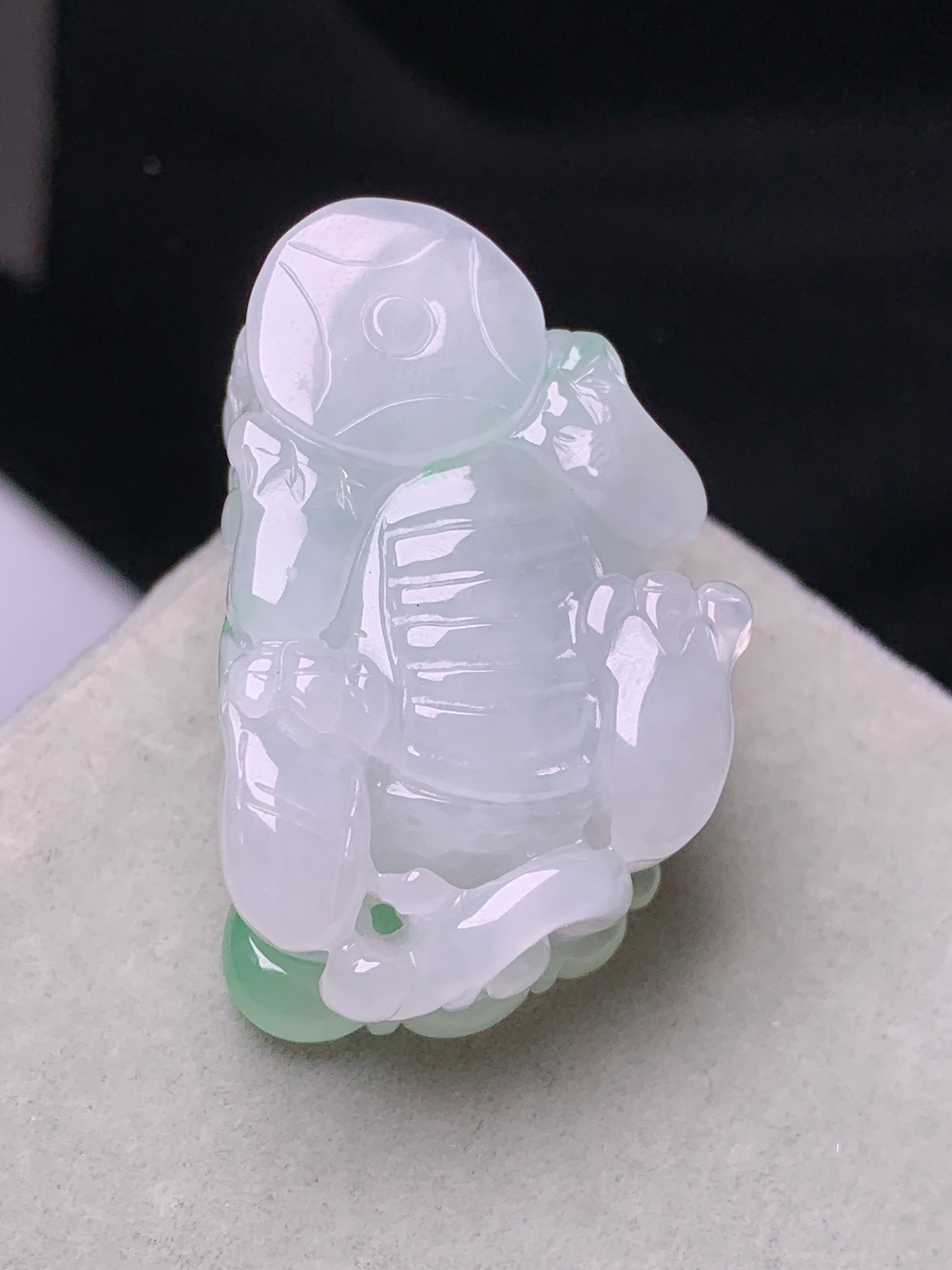 飘绿貔貅吊坠 玉质细腻 色泽艳丽清新 水润亮眼 整体尺寸36*21.8*14a2