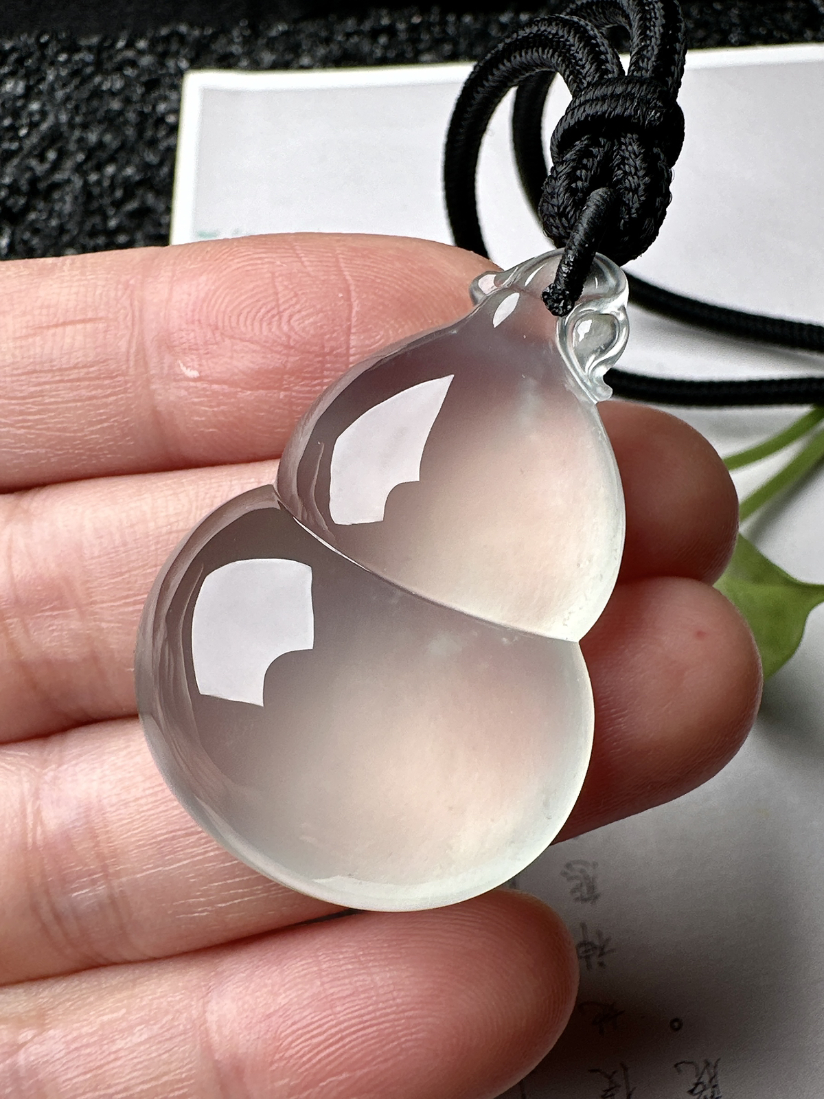 【玻璃种大葫芦吊坠】巨无霸尺寸，质地细腻清爽，荧光感强烈，荧光感强烈，收藏品质