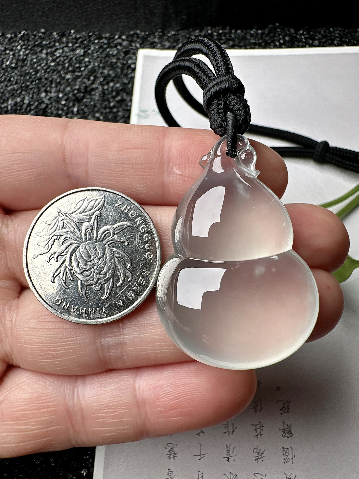 【玻璃种大葫芦吊坠】巨无霸尺寸，质地细腻清爽，荧光感强烈，荧光感强烈，收藏品质