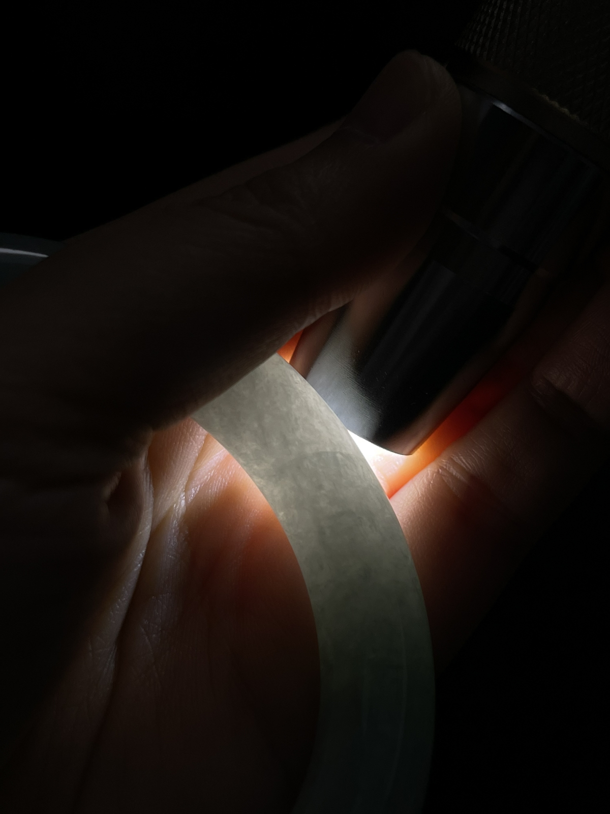 圆镯56.3圈口，翡翠冰糯种浅绿色手镯