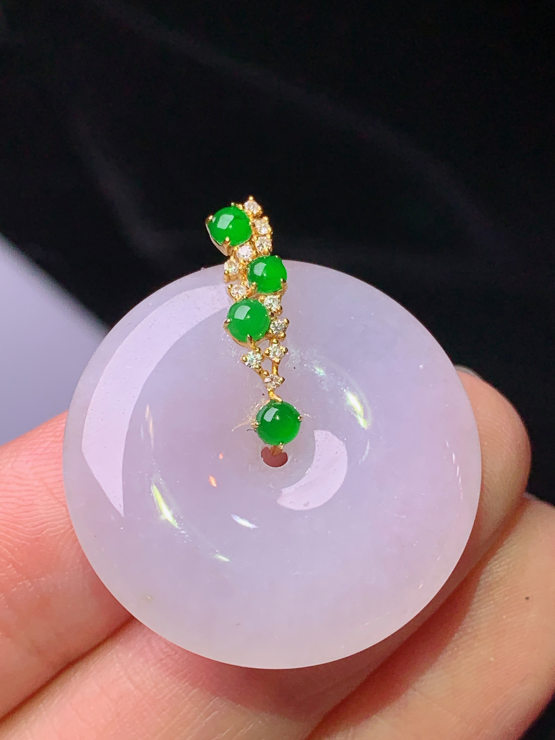 18k金钻镶嵌紫罗兰平安扣吊坠 玉质细腻 色泽艳丽清新 水润亮眼 整体尺寸29.7*26.5*5.5