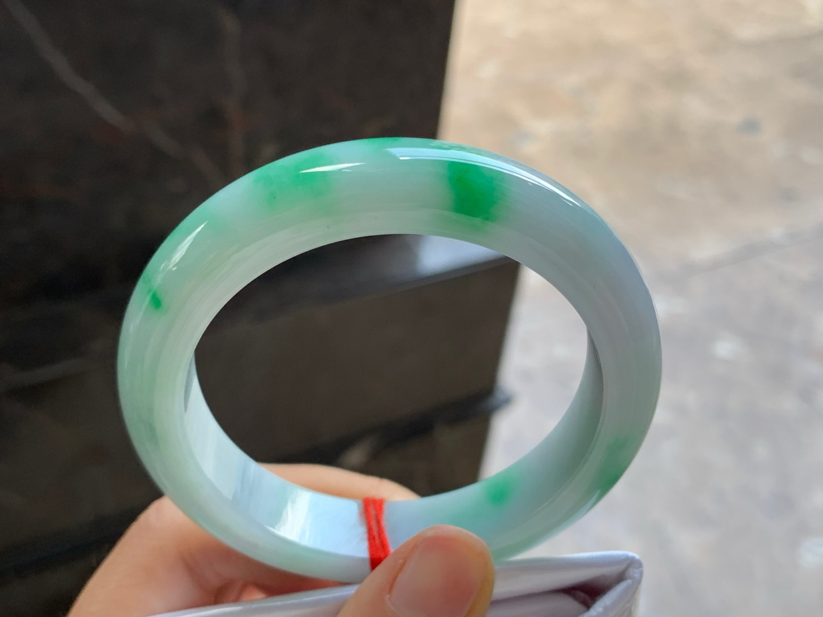 55.5-12.8-9.2

带色手镯^_^细腻