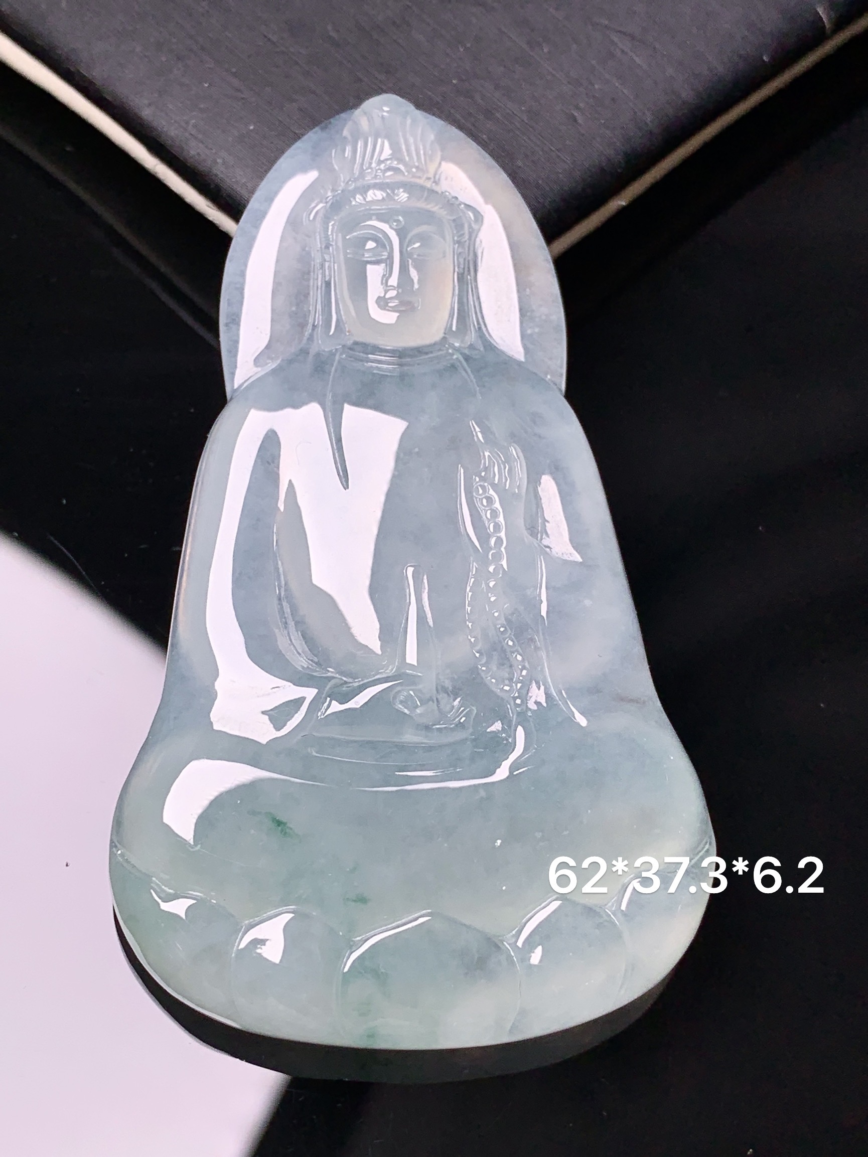 冰种观音菩萨吊坠 玉质细腻 色泽艳丽清新 水润亮眼 整体尺寸62*37.3*6.2a2