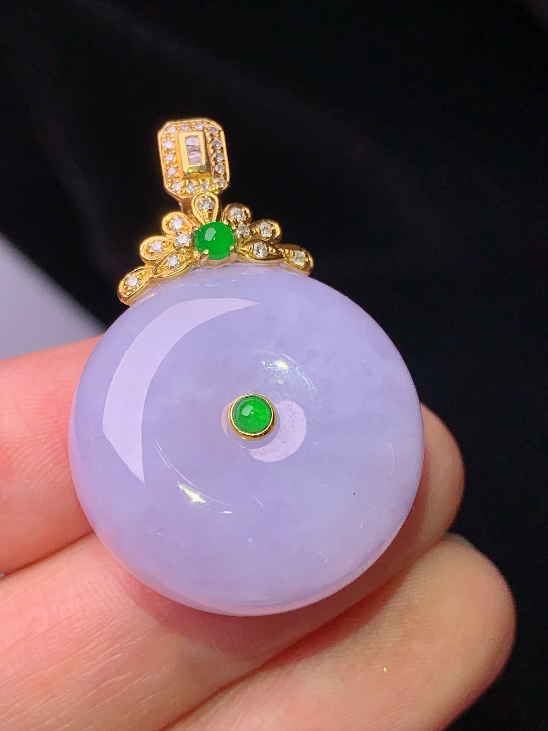 18k金钻镶嵌紫罗兰平安扣吊坠 玉质细腻 色泽艳丽清新 水润亮眼 整体尺寸34*23*11.5b1