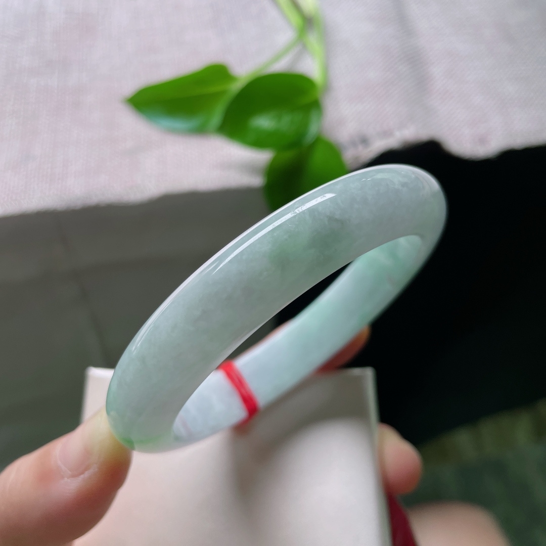 59.2/12.5/9，春彩正圈，翠色欲滴，种老水足水头好，贵气多姿，皮纹，ss49884a