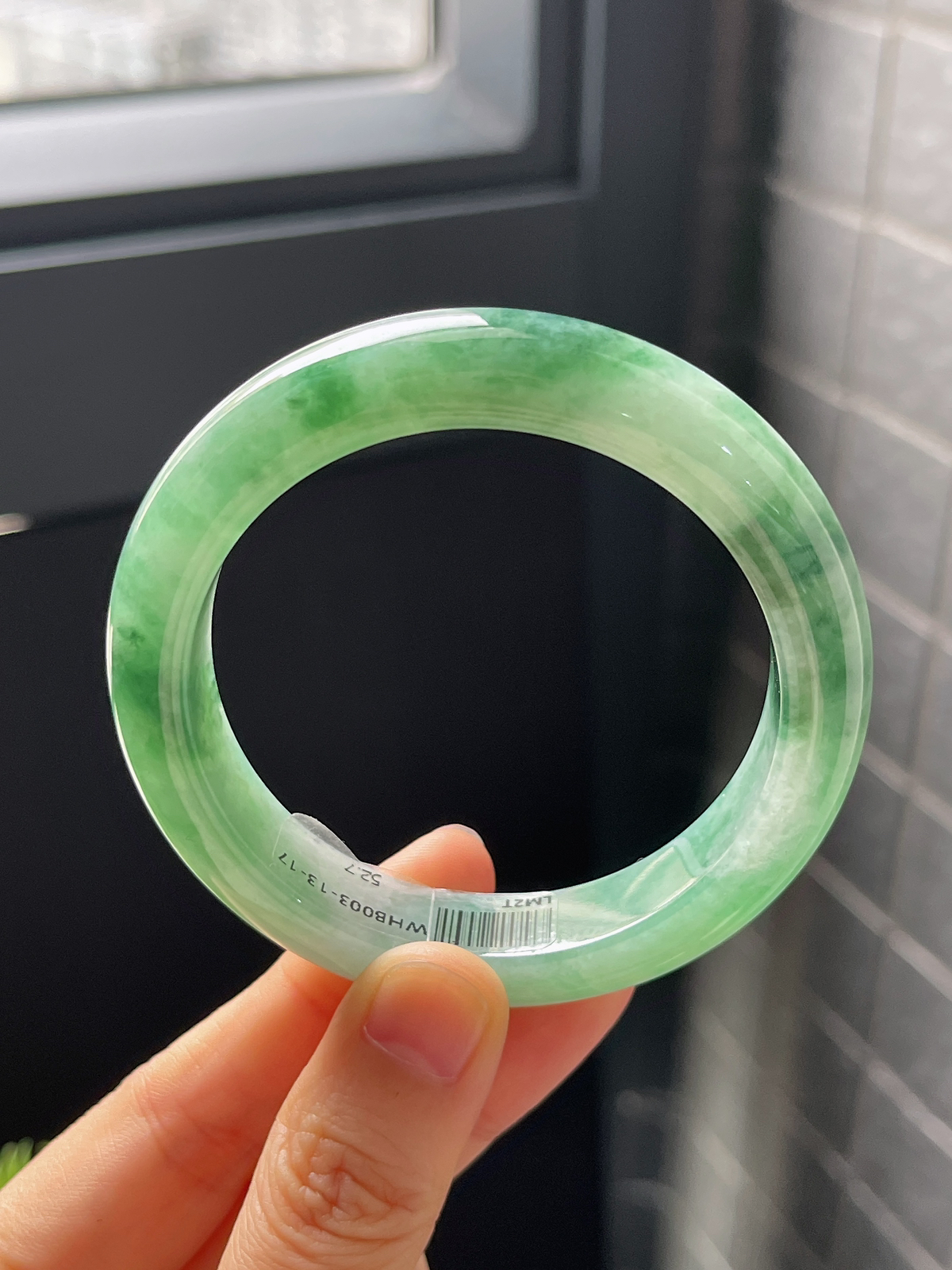 正圈52.7圈口，翡翠糯化种飘绿手镯