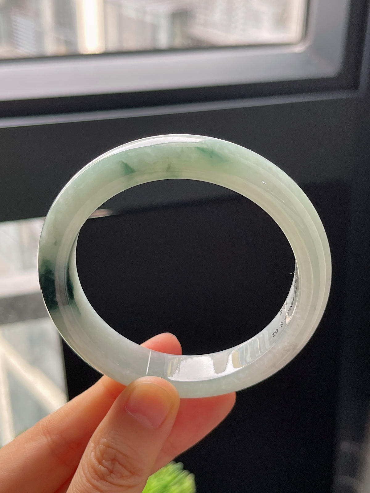 正圈55.8圈口，翡翠糯化种飘绿手镯