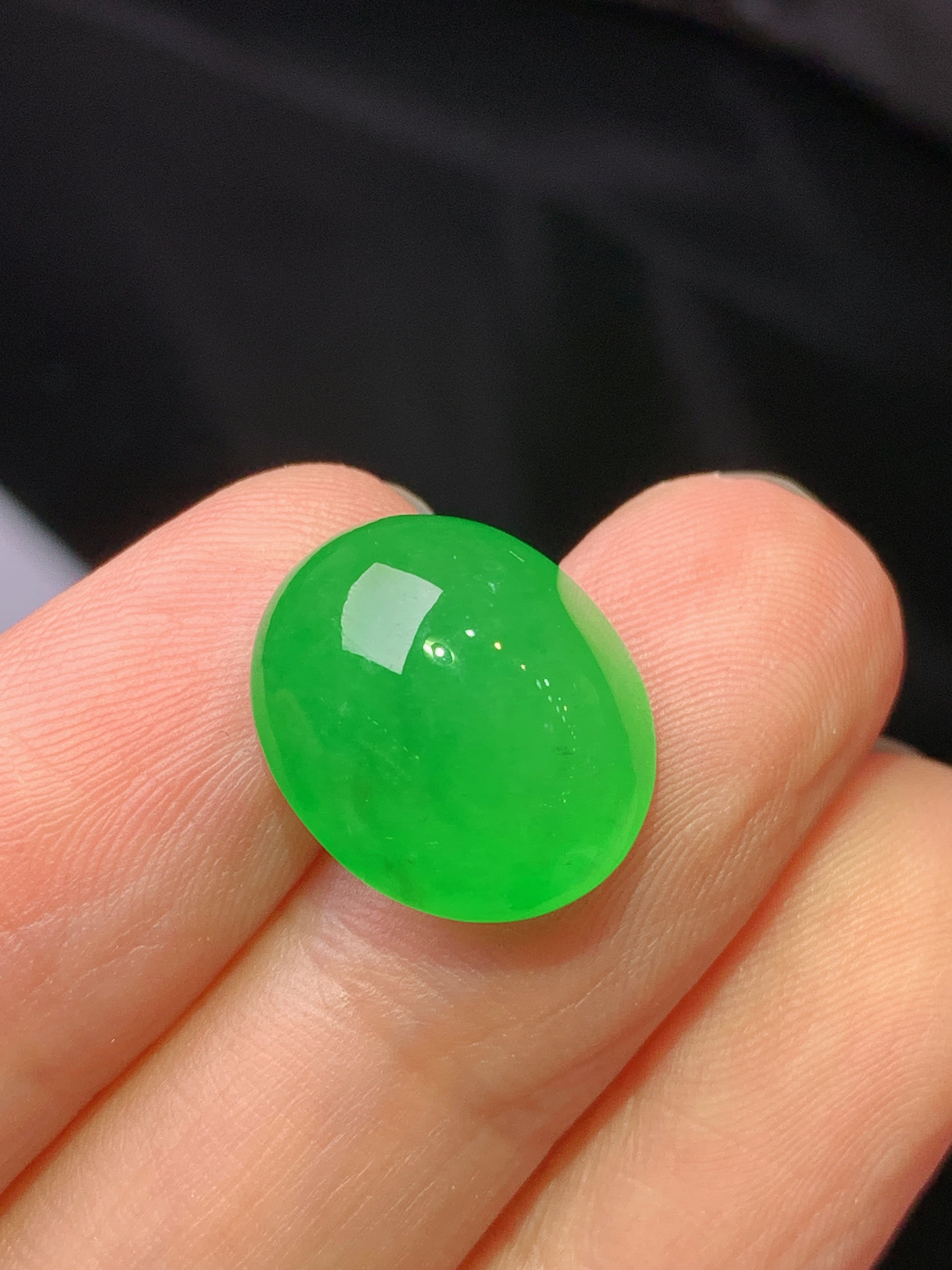 镶嵌款 翠绿蛋面吊坠 玉质细腻 色泽艳丽清新 水润亮眼 整体尺寸14.8*12.8*8m2