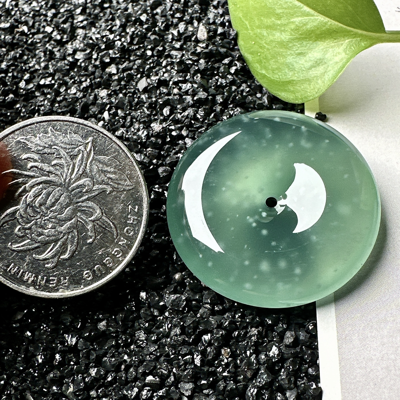 【冰种晴绿平安扣】飘雪花棉，质地细腻，品质很好，冰感十足，胶感明显，收藏品质。