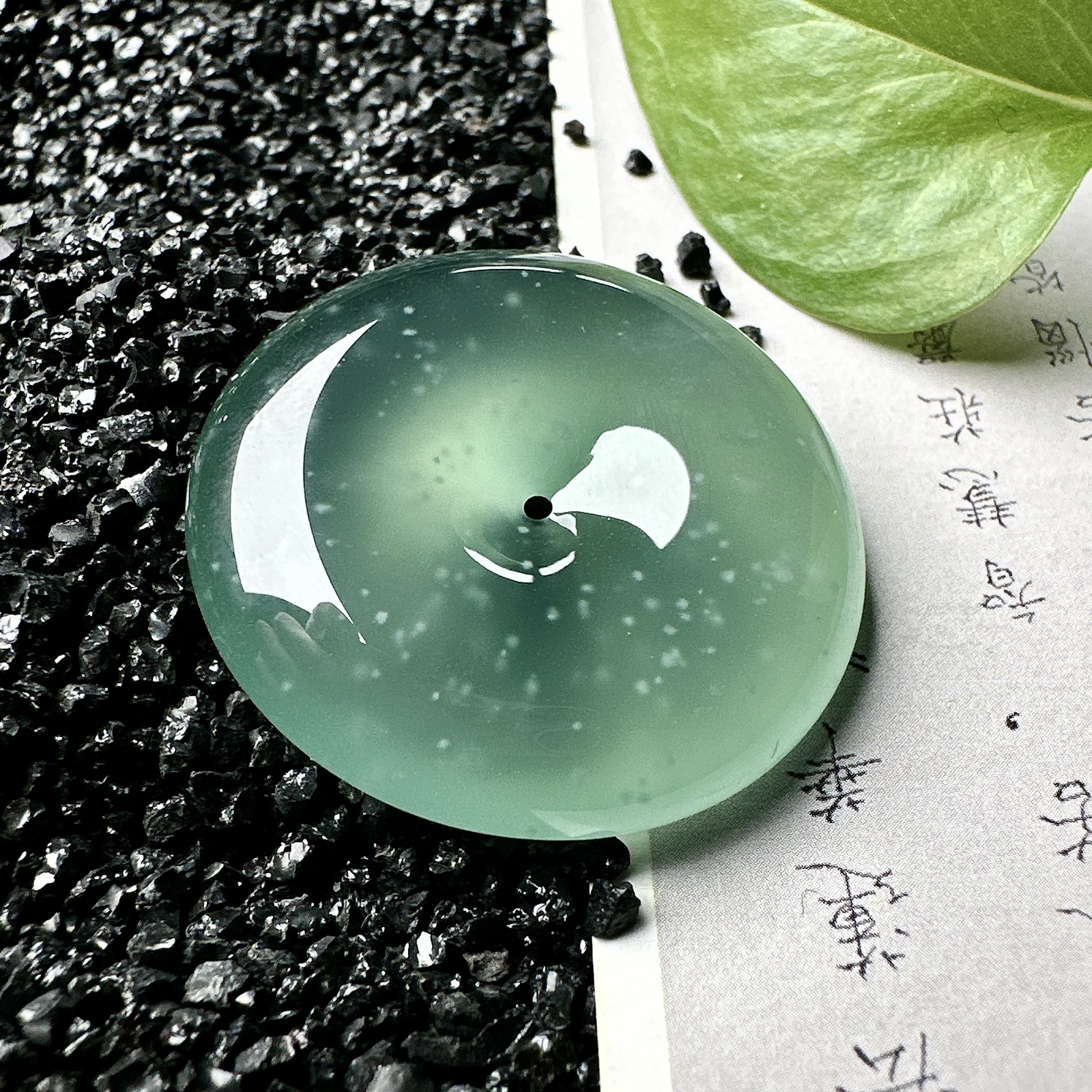 【冰种晴绿平安扣】飘雪花棉，质地细腻，品质很好，冰感十足，胶感明显，收藏品质