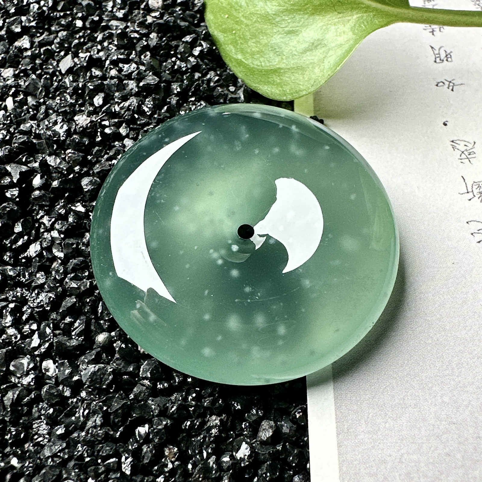 【冰种晴绿平安扣】飘雪花棉，质地细腻，品质很好，冰感十足，胶感明显，收藏品质。