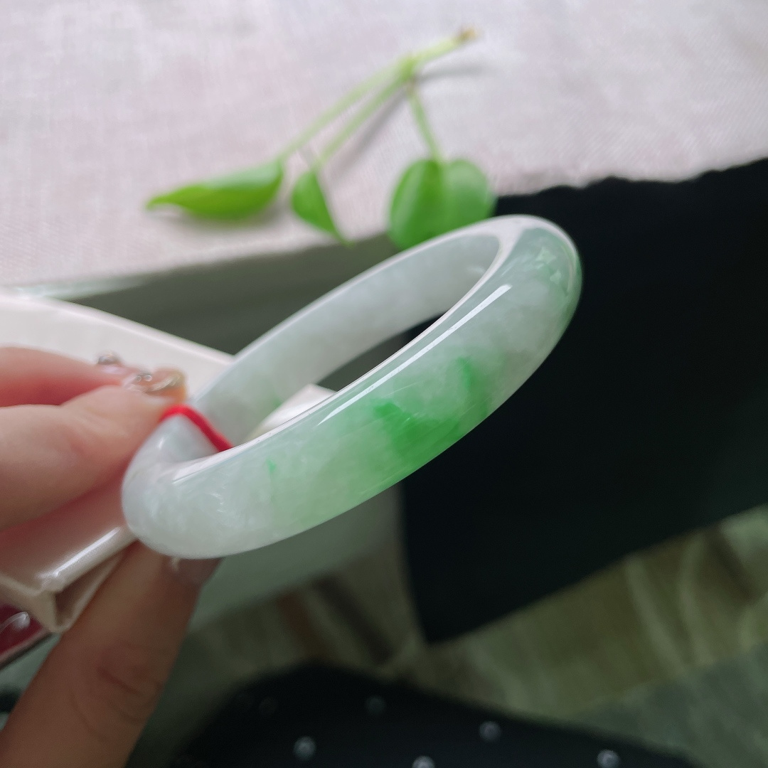 56.8/11.8/7.9，白底青正圈，水头好，种老，翠绿依然，青白分明，晶体纹，ss48426a