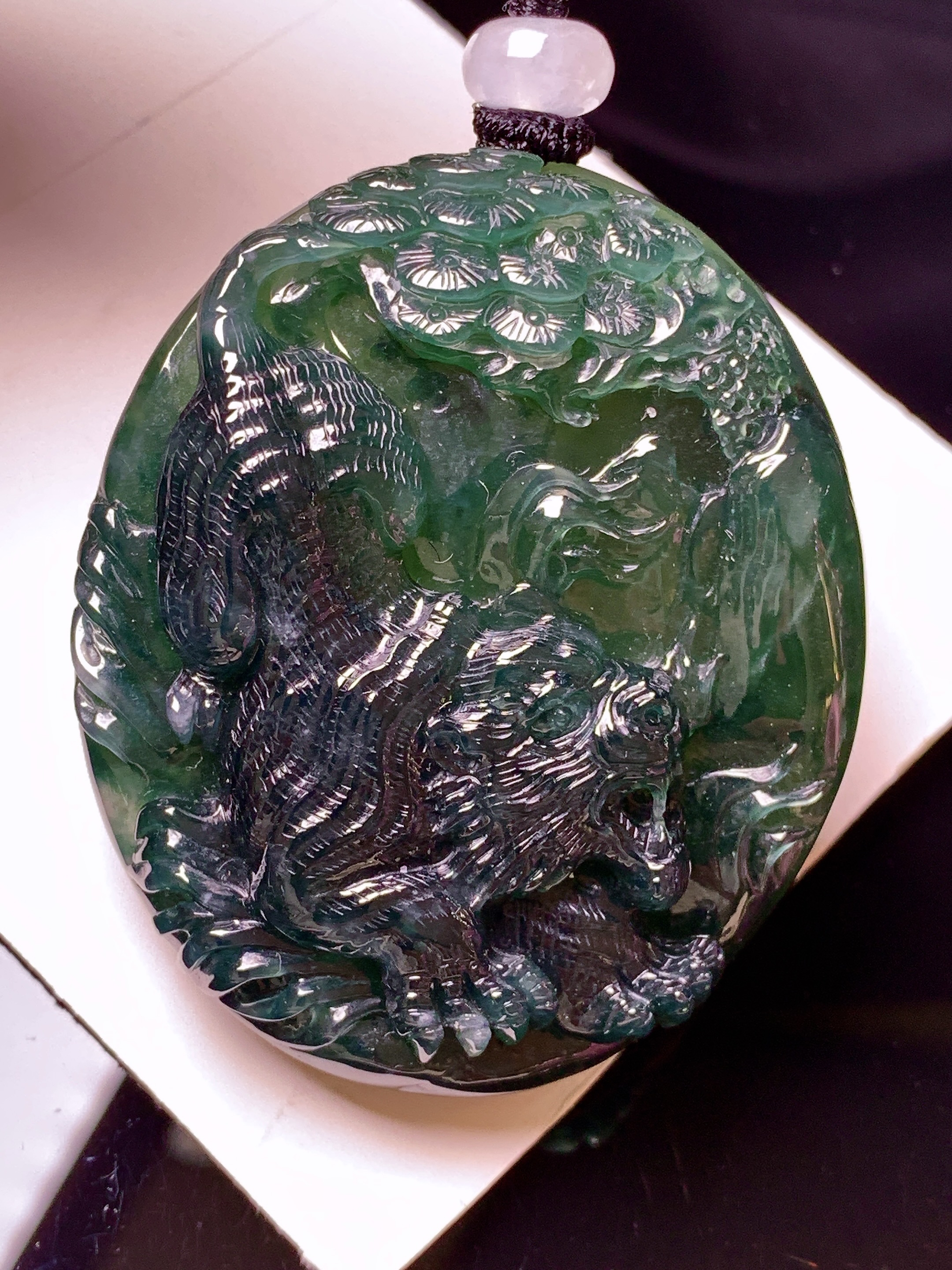 墨绿貔貅吊坠 玉质细腻 色泽艳丽清新 水润亮眼 整体尺寸50*42.3*10.6L1
