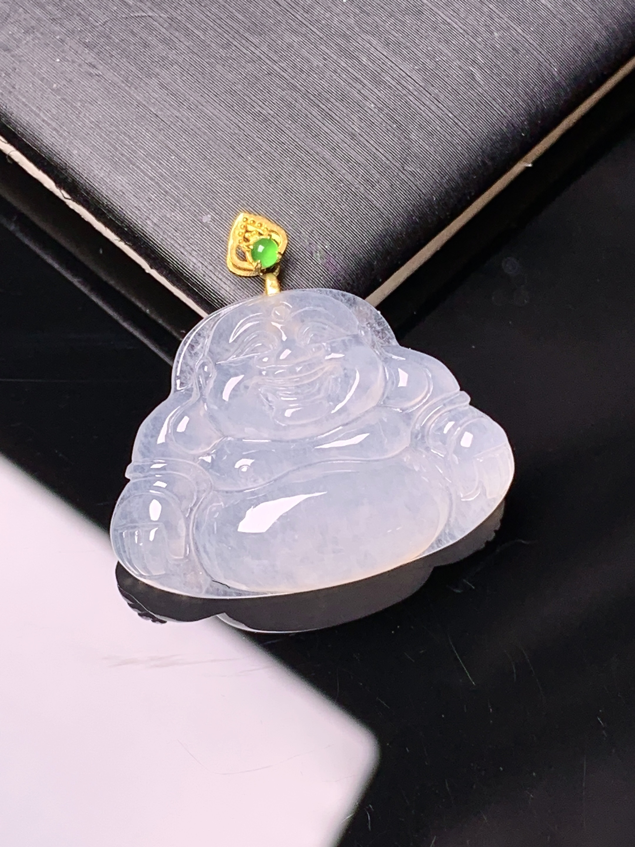 18k金镶嵌冰种佛公吊坠 玉质细腻 色泽艳丽清新 水润亮眼 整体尺寸23.3*24.8*5.5c1