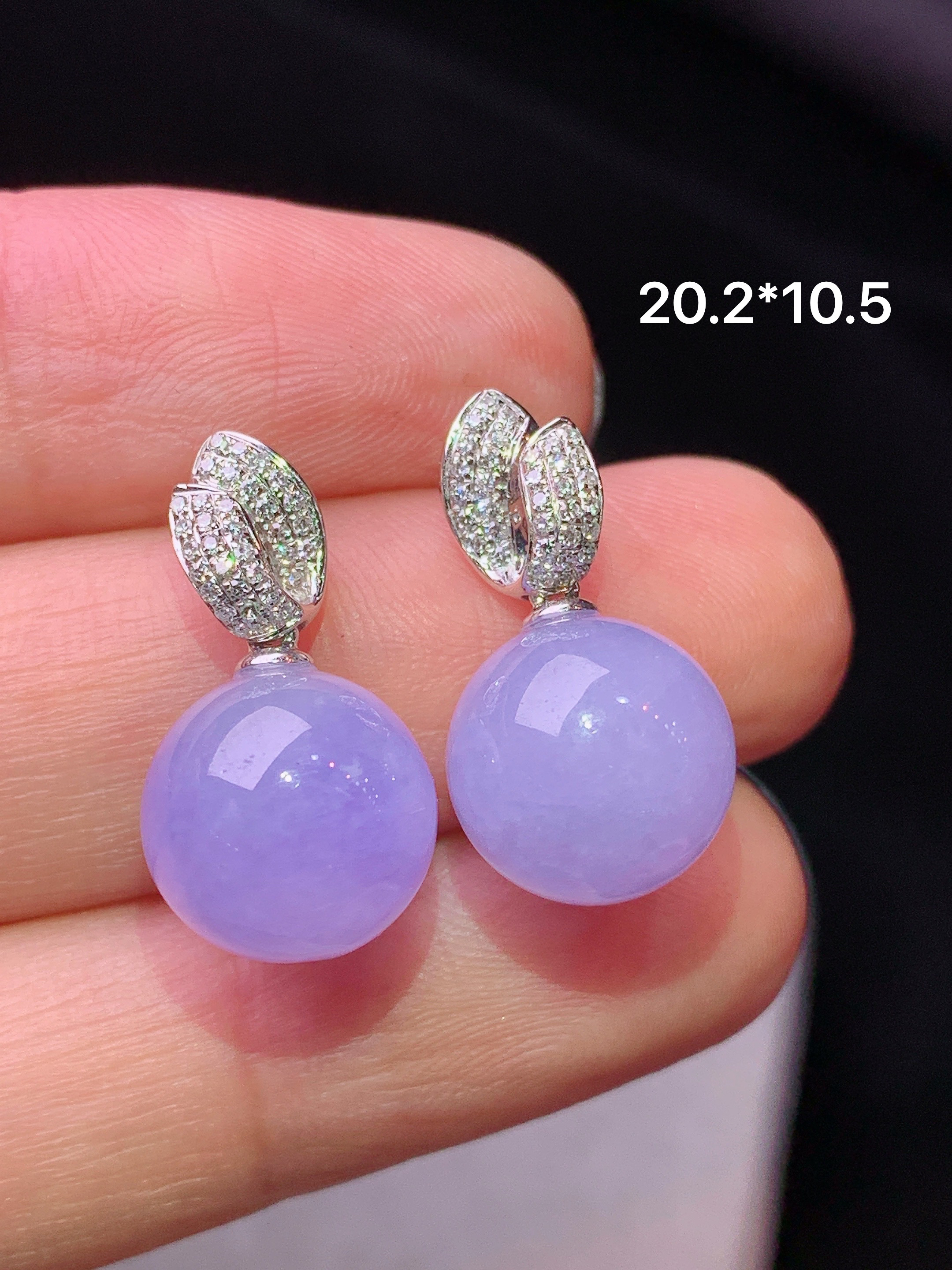18k金钻镶嵌紫罗兰圆珠耳坠 玉质细腻 色泽艳丽清新 水润亮眼 整体尺寸20.2*10.5b1