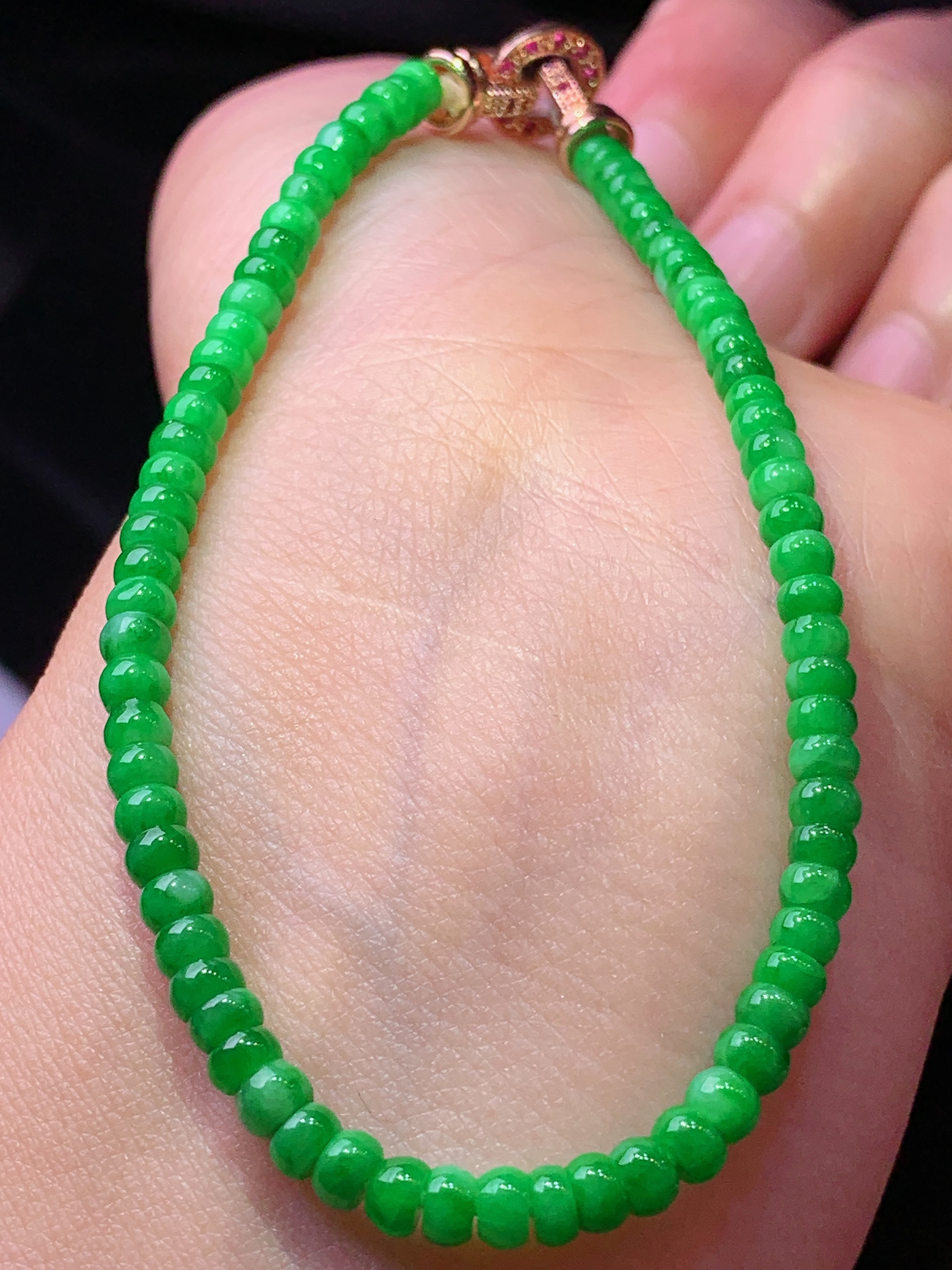 满绿算盘珠吊坠 玉质细腻 色泽艳丽清新 水润亮眼 整体尺寸3.8*2.3h3