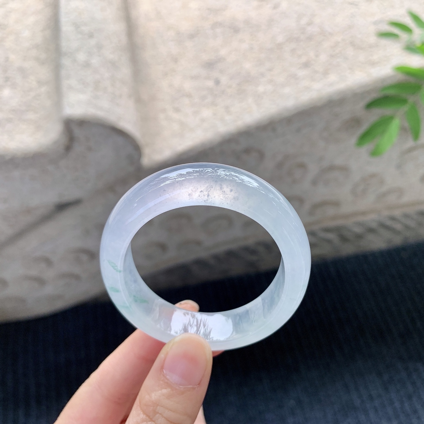 贵妃50 51【圈口】51.9/44.6/12.5/7.8【】【编码】LZ031677【描述】冰飘花，清透，水润，种老，细腻，打灯有棉线