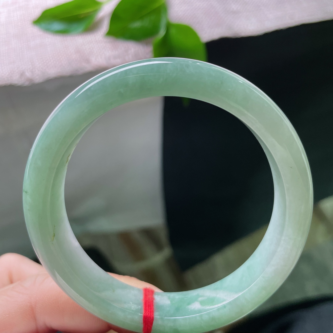 56.8/12.3/8，绿底正圈，似江南煙雨沁入骨，清淺卻入魂。一点皮纹不显，ss47917a