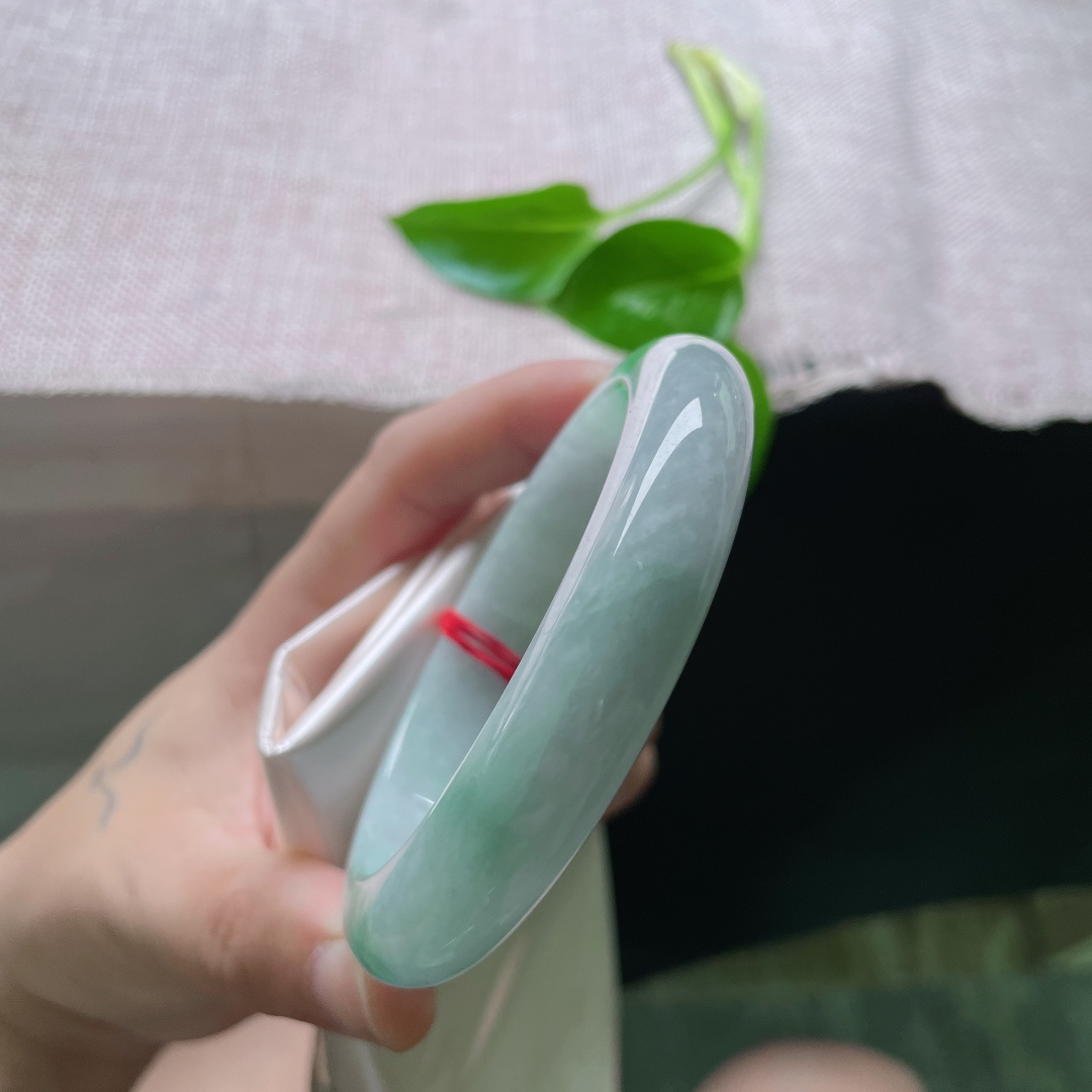 59.2/12.5/9，春彩正圈，翠色欲滴，种老水足水头好，贵气多姿，皮纹，ss49884a