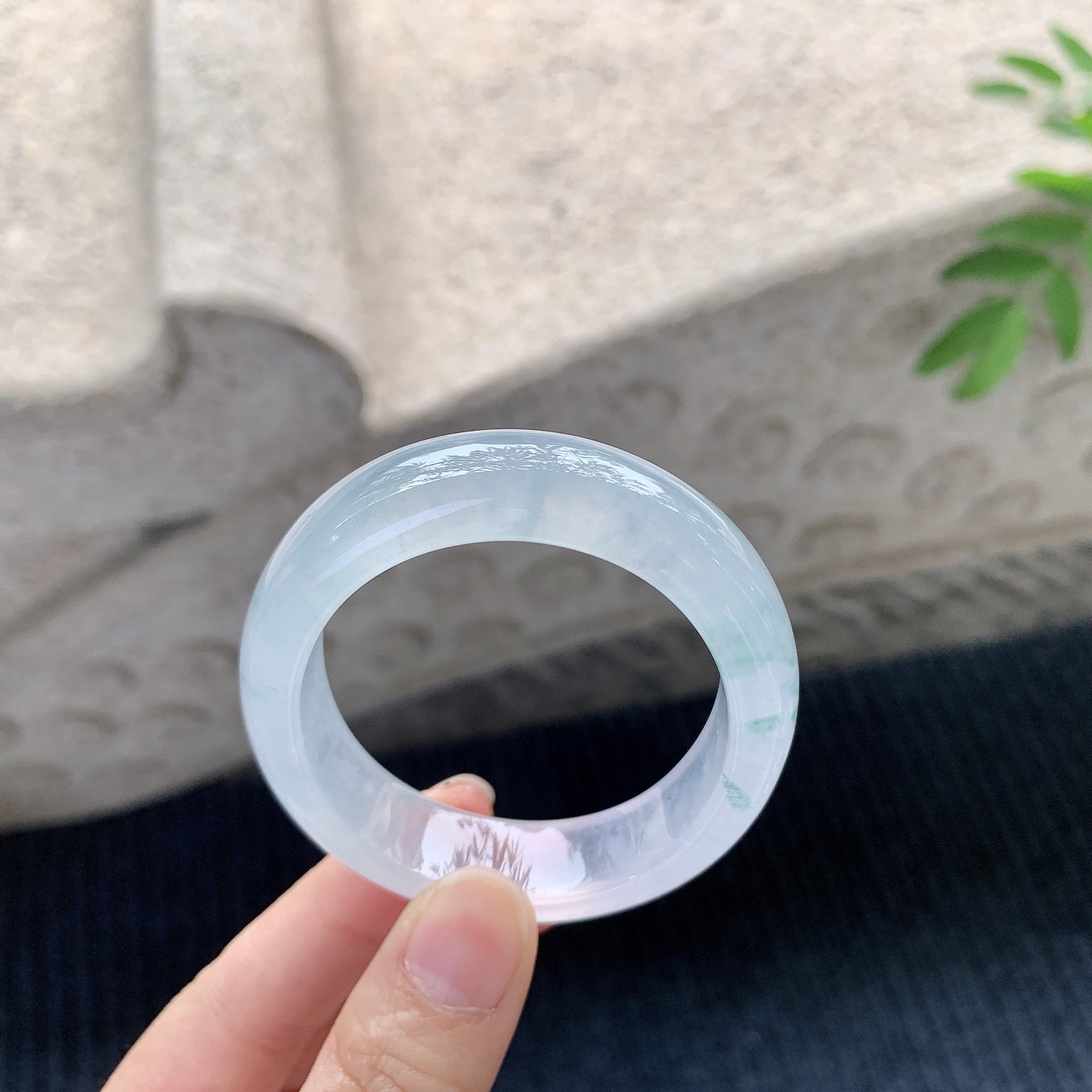 贵妃50 51【圈口】51.9/44.6/12.5/7.8【】【编码】LZ031677【描述】冰飘花，清透，水润，种老，细腻，打灯有棉线