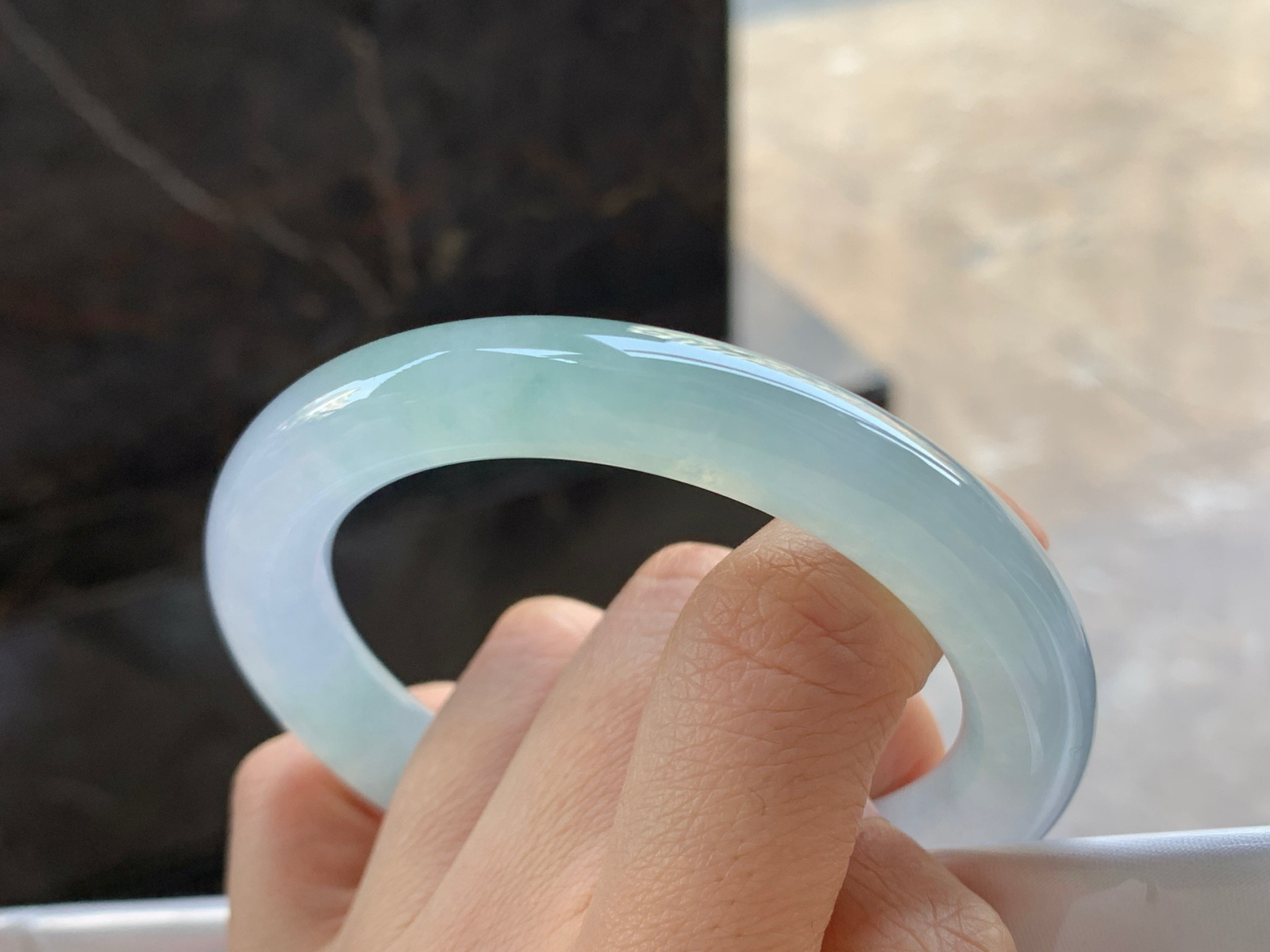 56.5-10.3

冰种圆条手镯^_^透亮