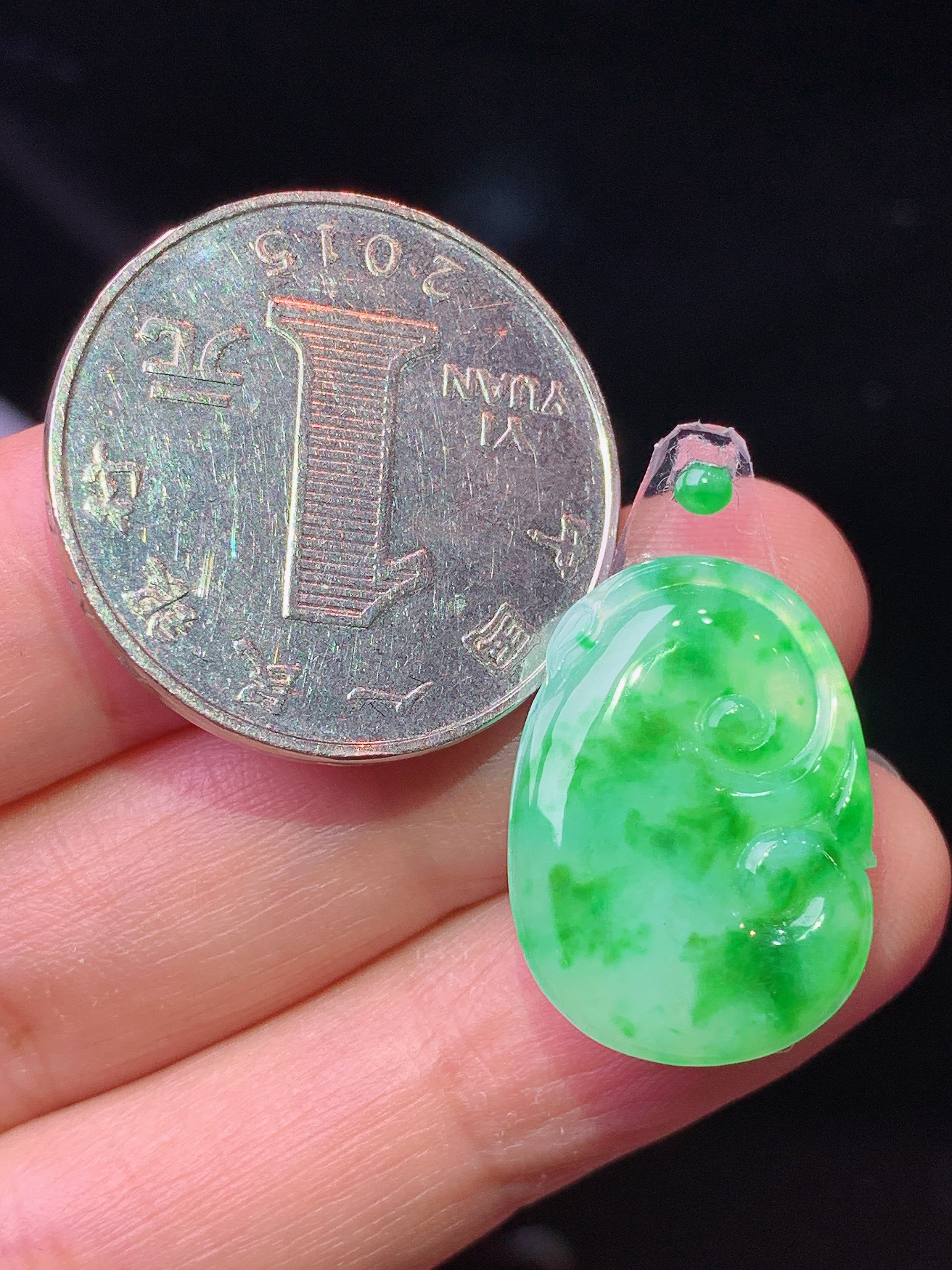 镶嵌款 飘绿如意吊坠 玉质细腻 色泽艳丽清新 水润亮眼 整体尺寸21.2*15*3*2x