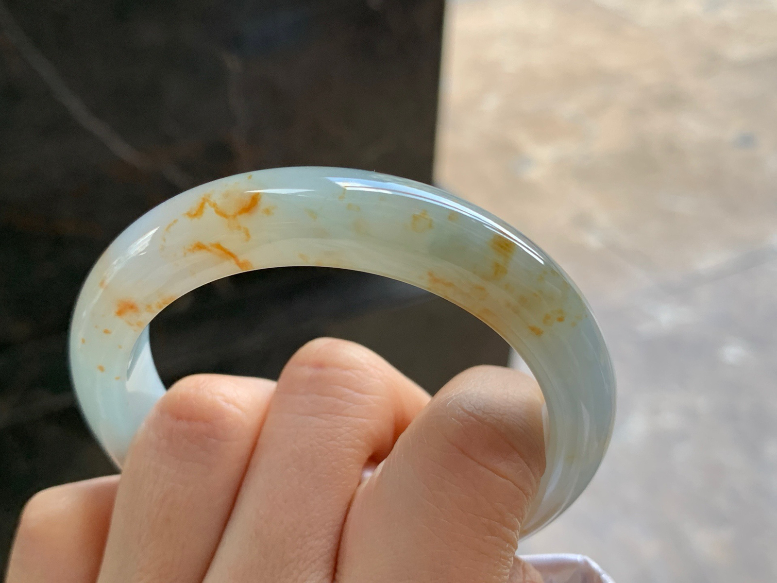 55.5-12.2-8.6

撒金手镯^_^玉质温润 细腻