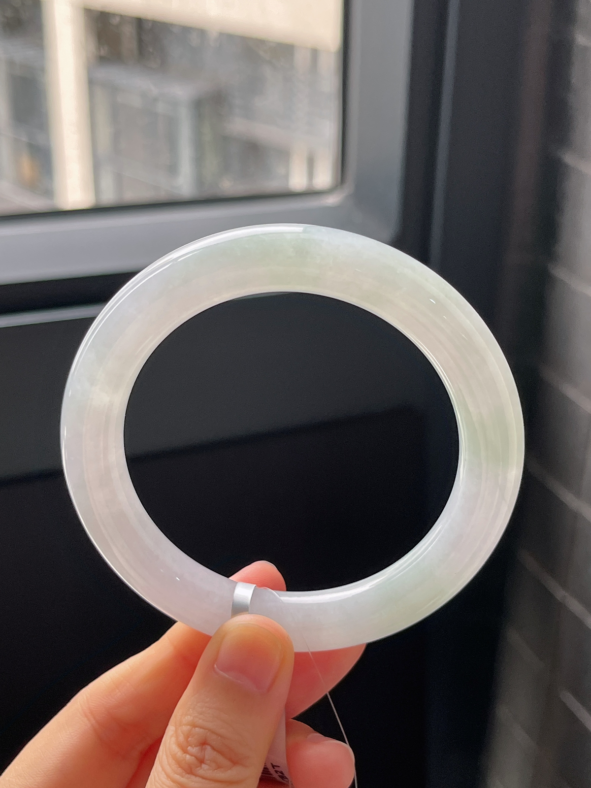 圆镯57圈口，翡翠冰糯种淡绿色手镯