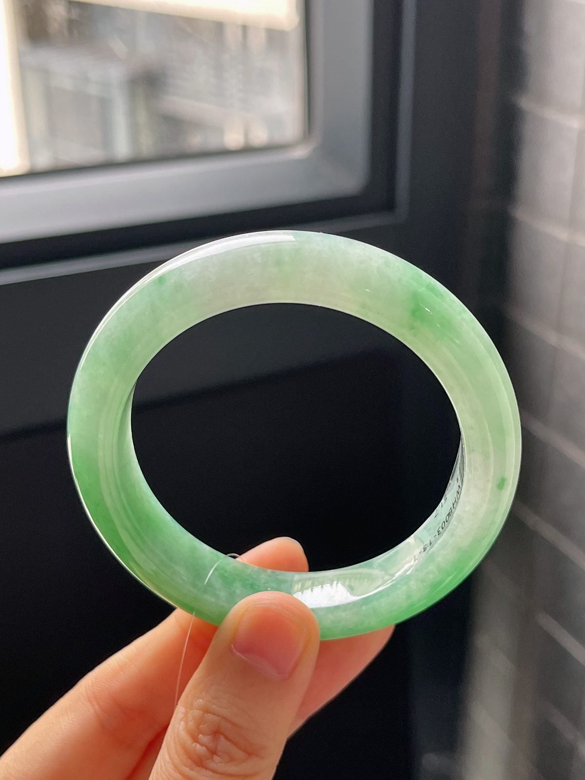 正圈51.7圈口，翡翠冰糯种飘绿手镯