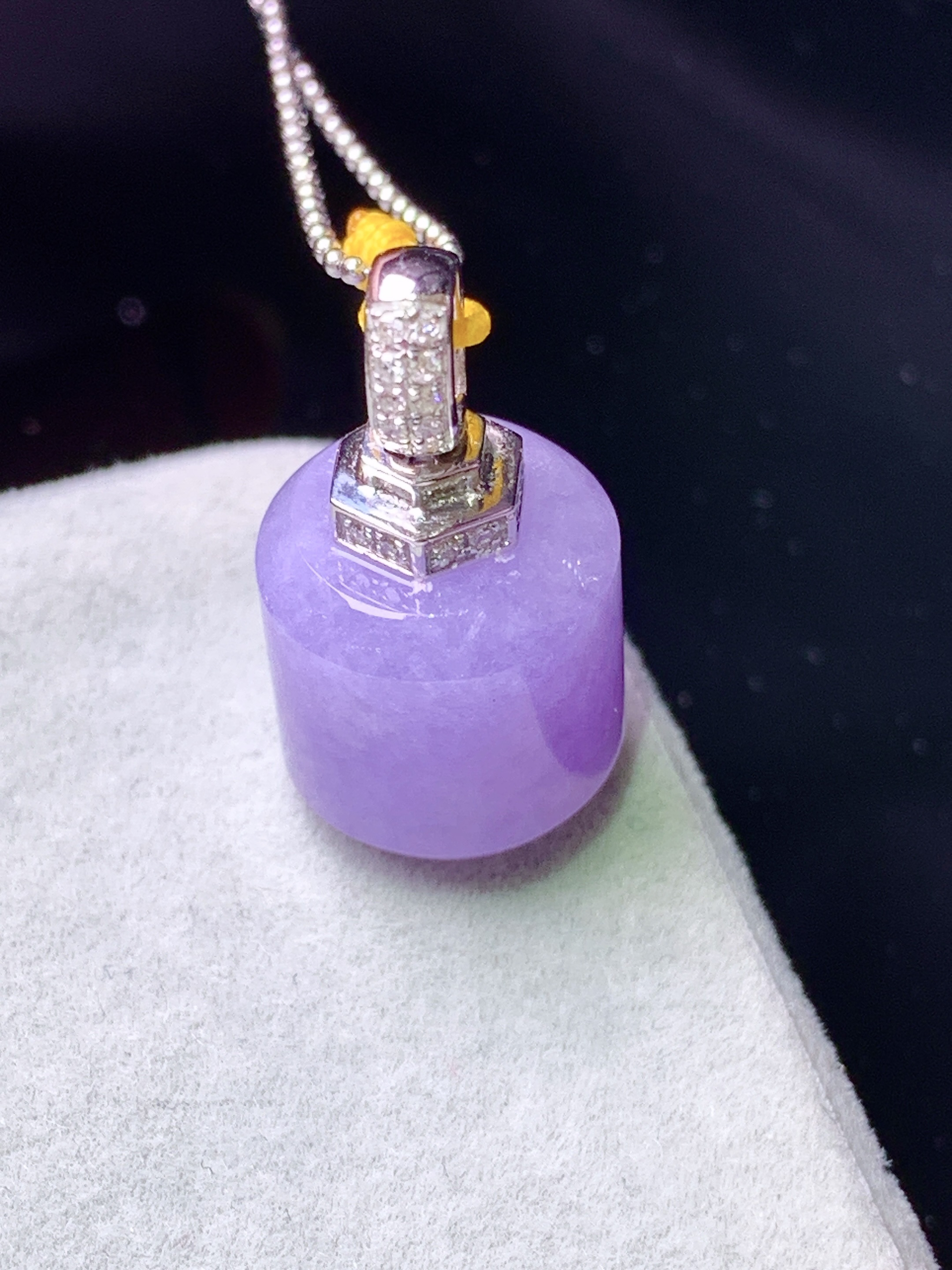 18k金钻镶嵌紫罗兰路路通吊坠 玉质细腻 色泽艳丽清新 水润亮眼 整体尺寸23.3*12.3b1