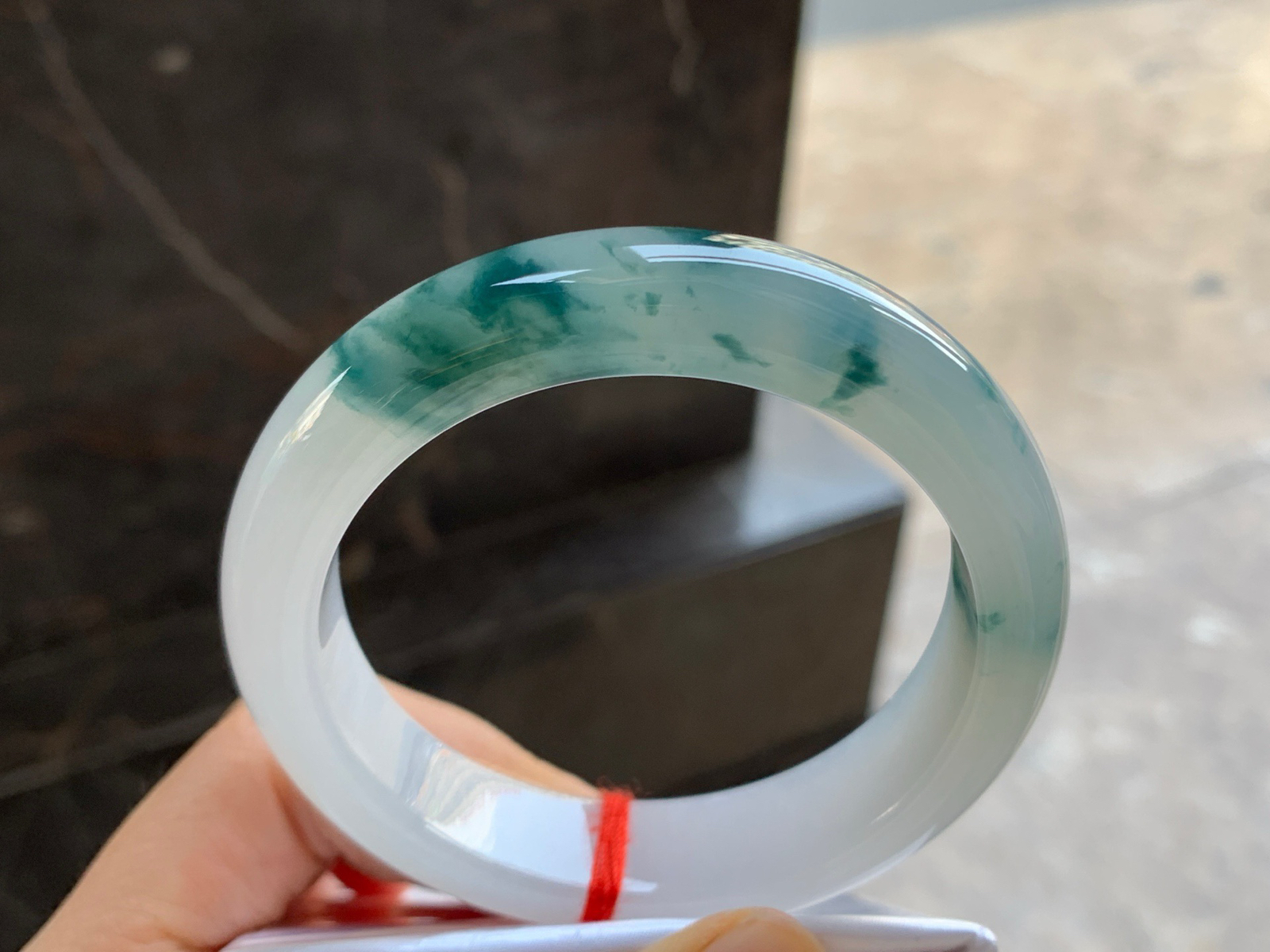 56.5-14-9.2

蓝花手镯^_^玉质温润 细腻