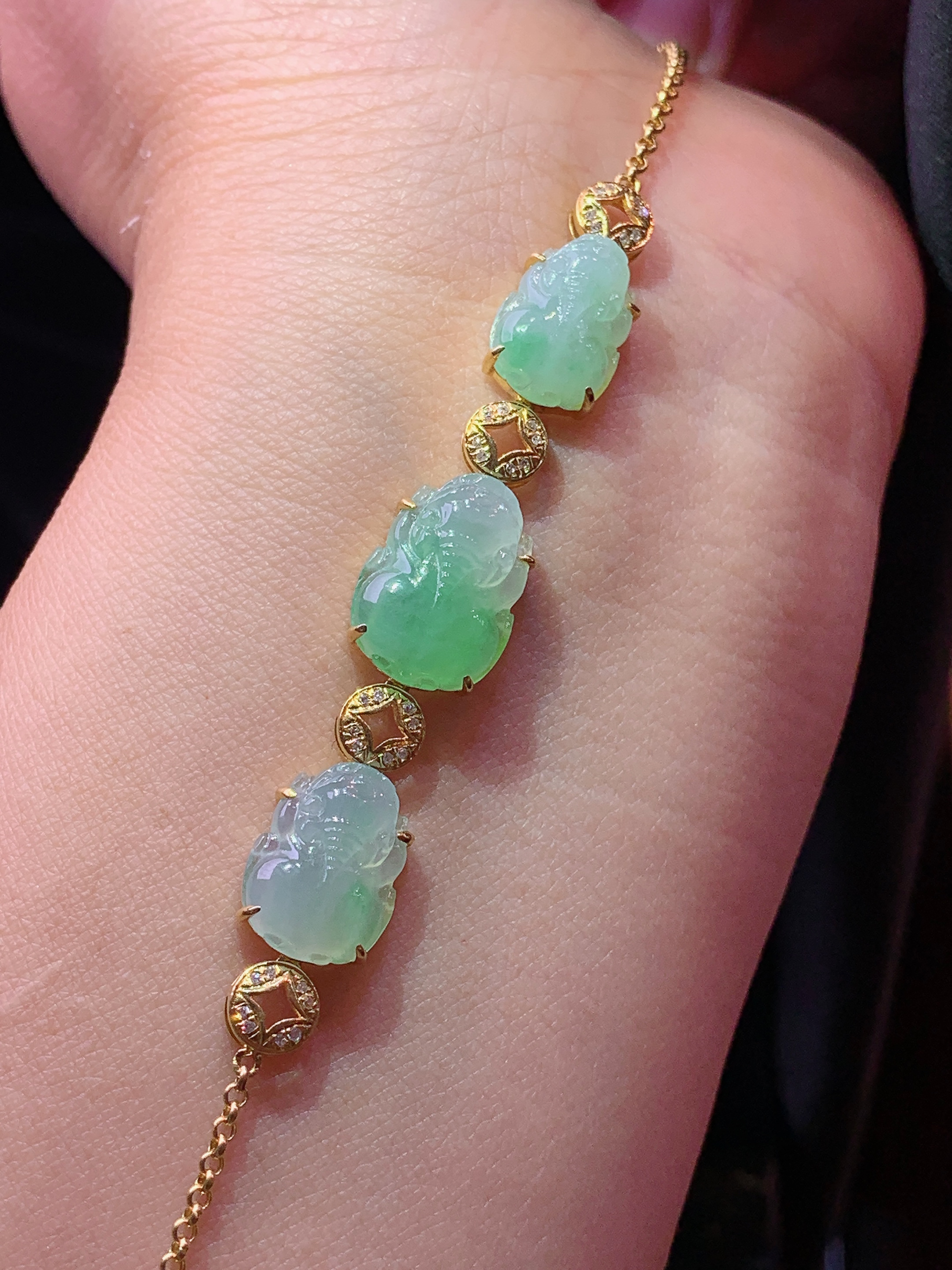 18k金钻镶嵌飘绿貔貅手链 玉质细腻 色泽艳丽清新 水润亮眼 整体尺寸180*10*5.2f3