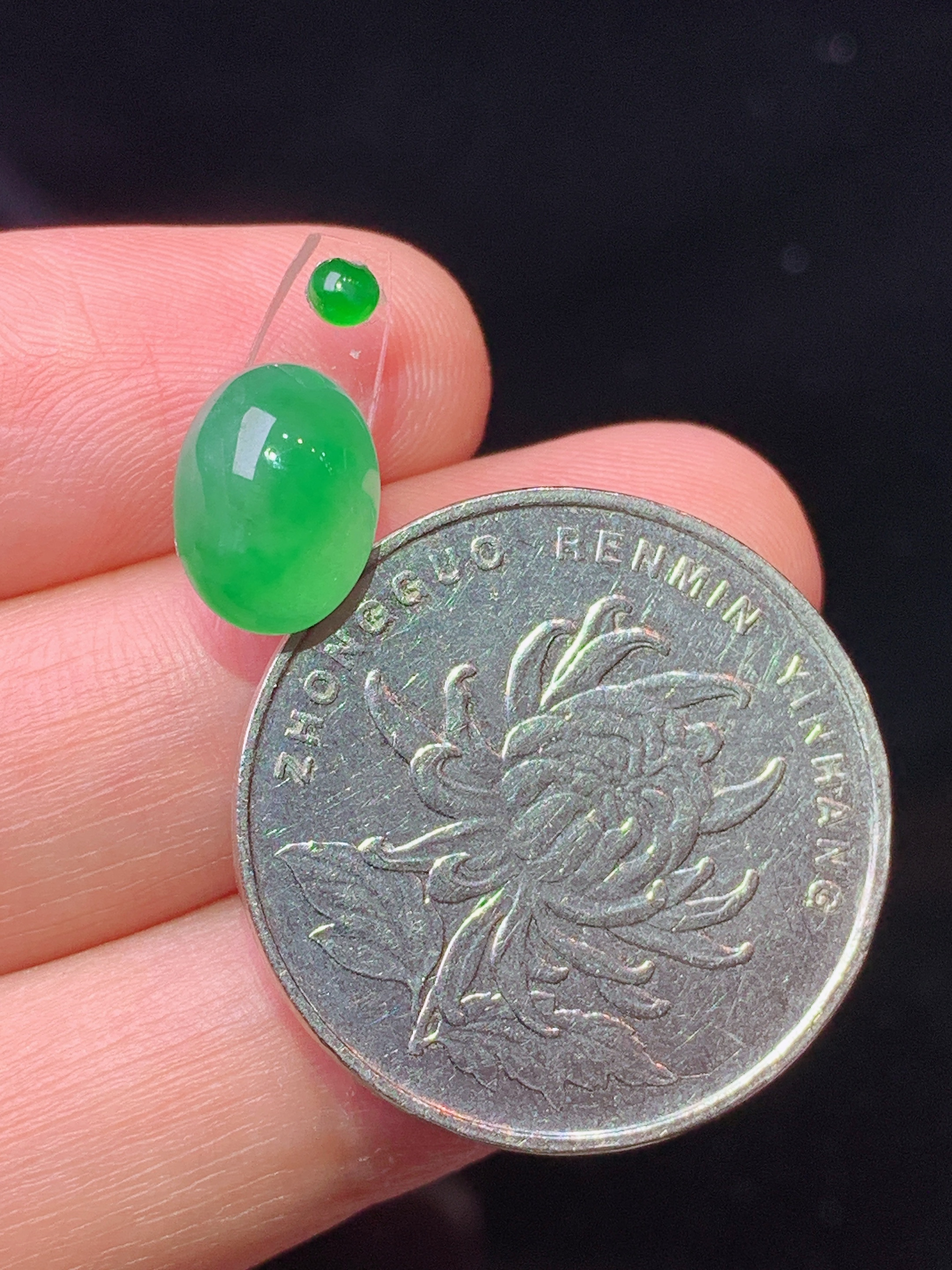 镶嵌款 满绿蛋面吊坠 玉质细腻 色泽艳丽清新 水润亮眼 整体尺寸10*7.6*5.5*2x