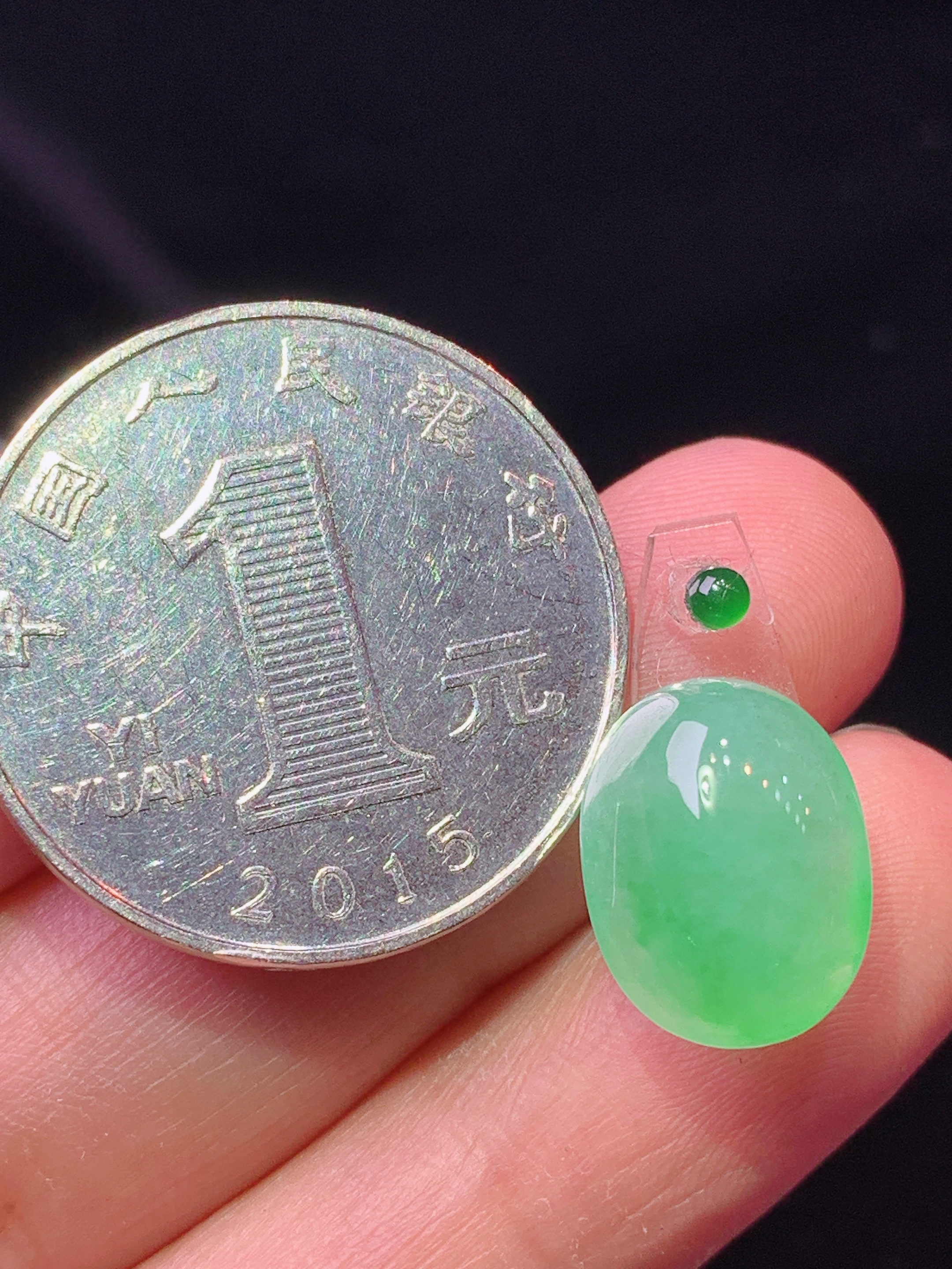 镶嵌款 翠绿蛋面吊坠 玉质细腻 色泽艳丽清新 水润亮眼 整体尺寸13.3*10*7*2x